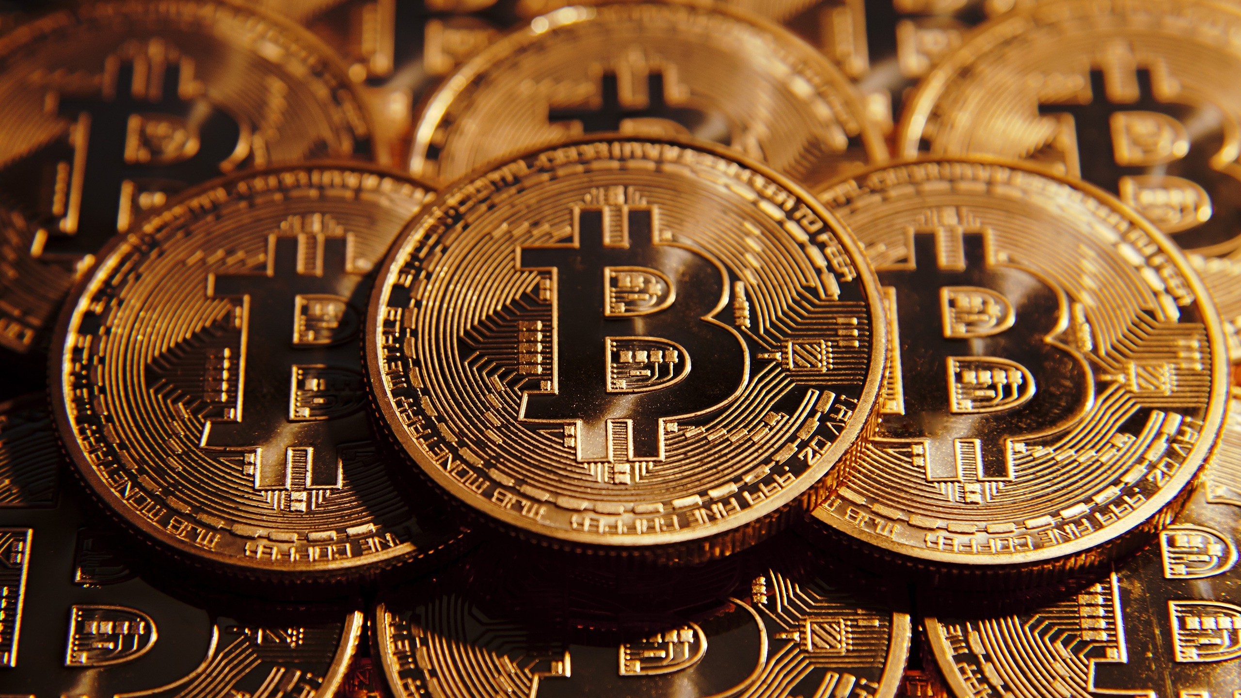 Coins Gold Bitcoin 2560x1440
