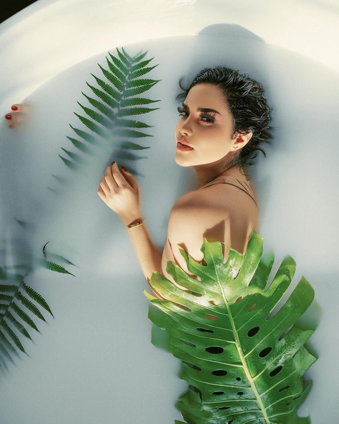 Women Model Bathtub In Bathtub Leaves Dark Hair Brunette Natural Light Looking At Viewer Dark Eyes E 1080x1350