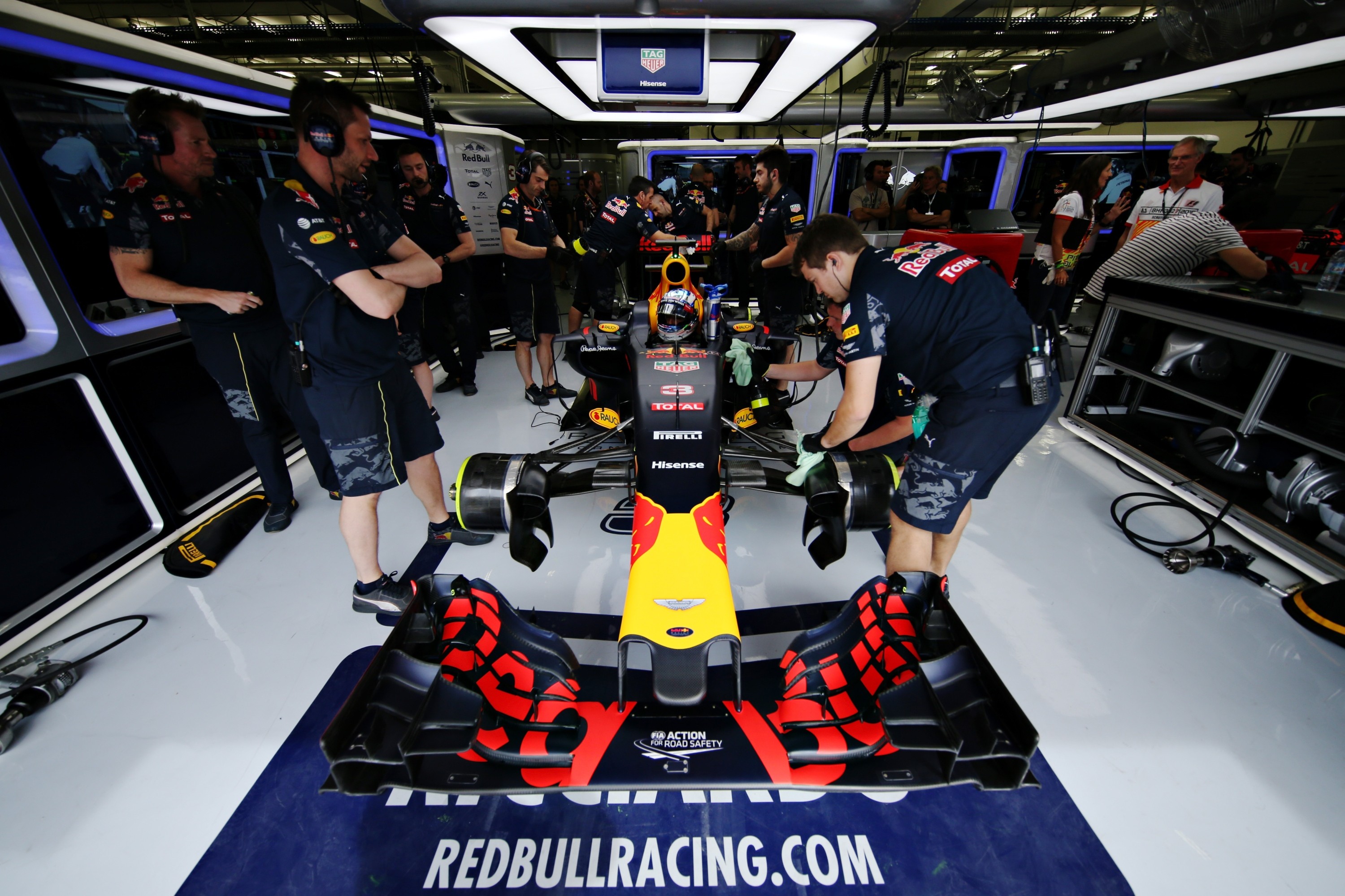 Formula 1 Red Bull Racing Race Cars Men Vehicle Car 3000x2000