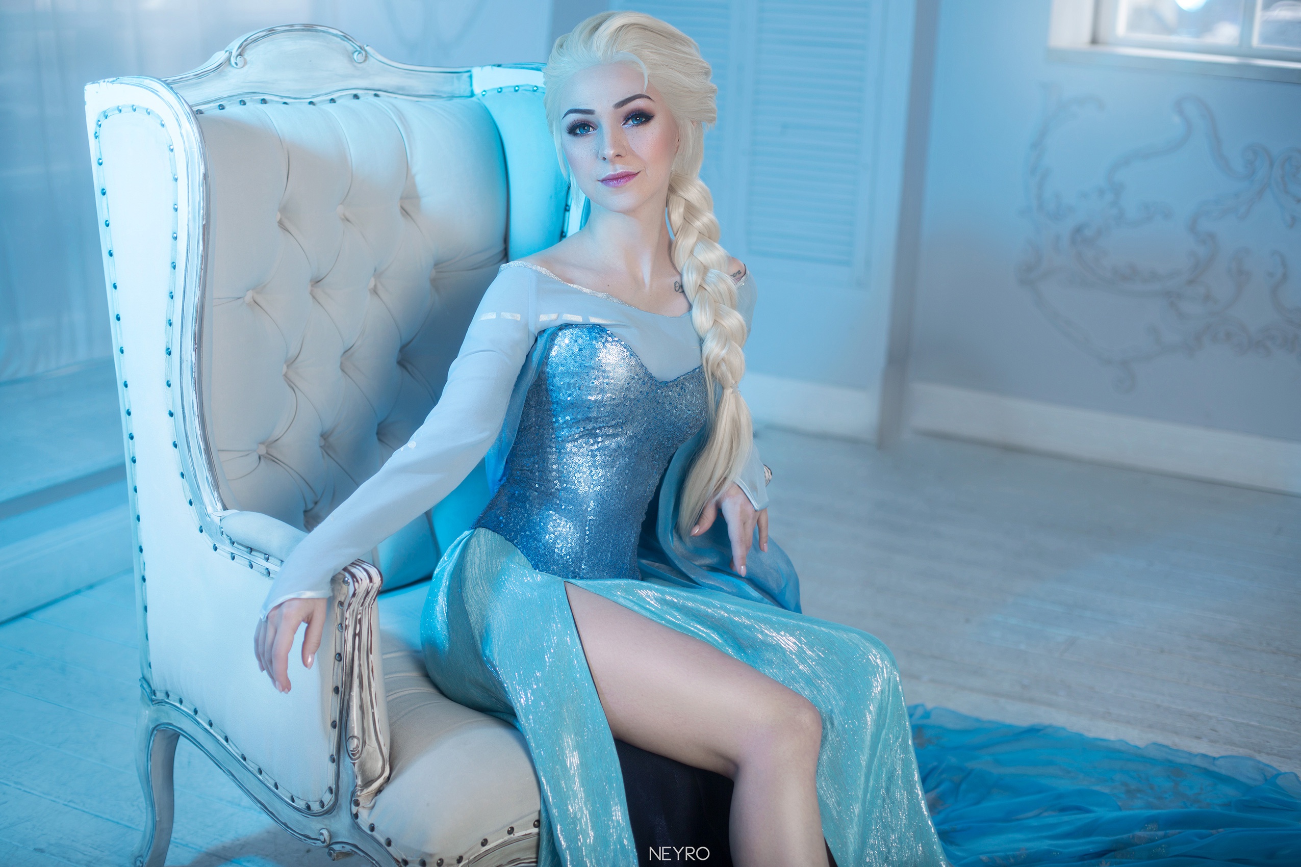 Blonde Women Model Cosplay Fantasy Girl Women Indoors Elsa Iris Cyan Frozen Movie 2551x1701