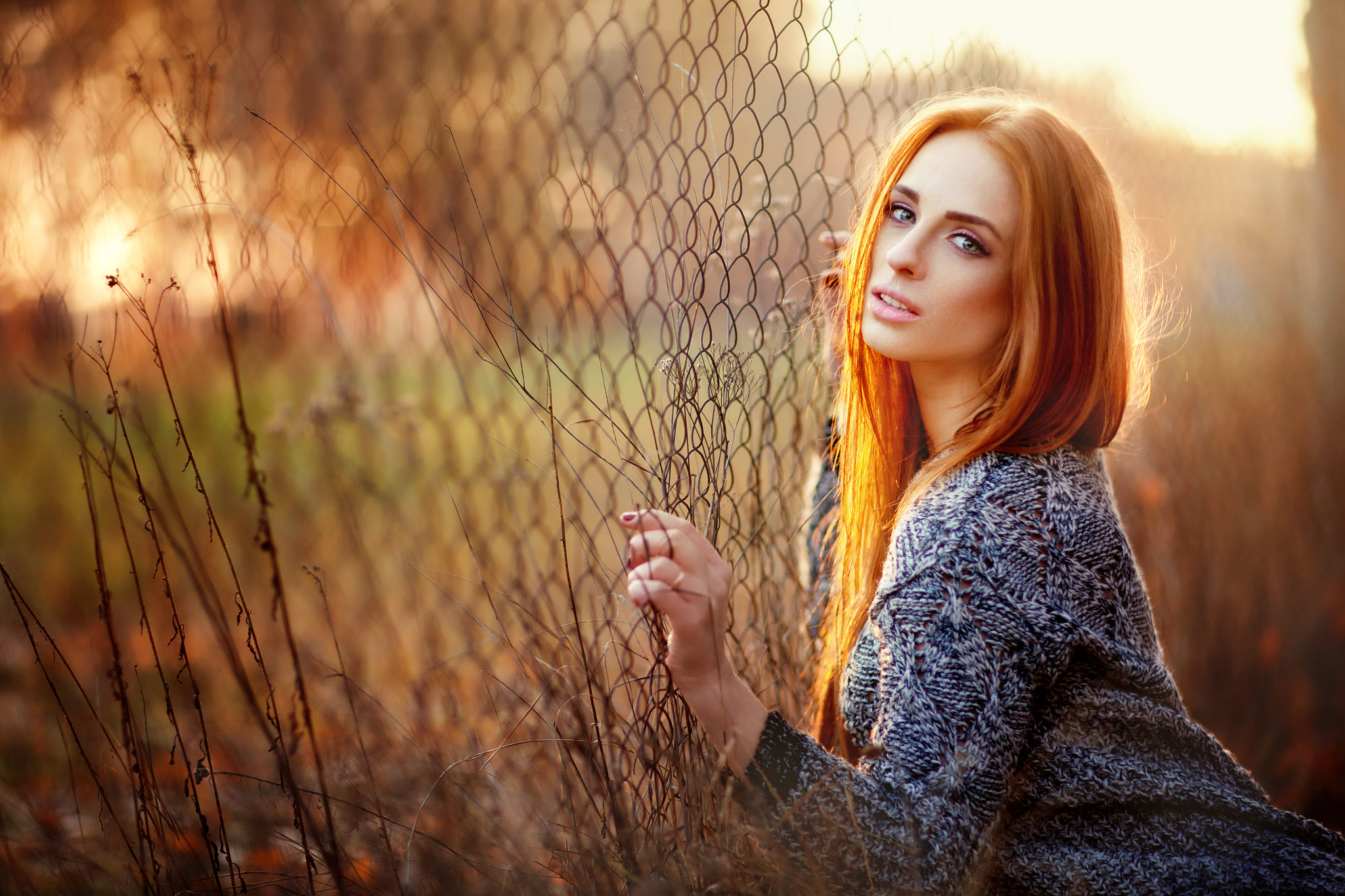 Women Model 500px Looking At Viewer Leaves Sweater Redhead Wire 2048x1365