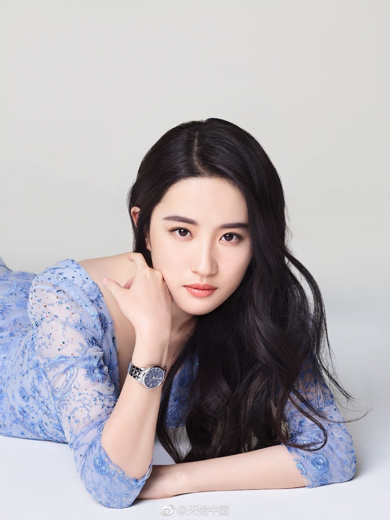 Crystal Liu Women Actress Brunette Dark Hair Chinese Asian Long Hair Simple Background 1280x1707