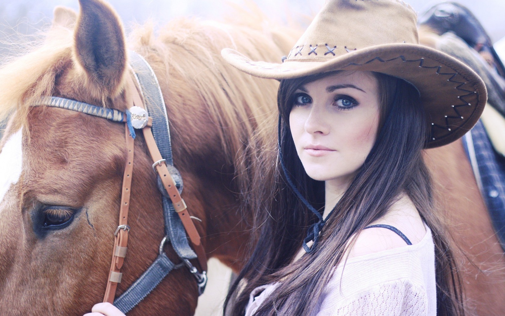 Women Cowgirl Hat Face Model Horse Animals Cow Girl Women With Horse Women With Hats Brunette Straig 1680x1050