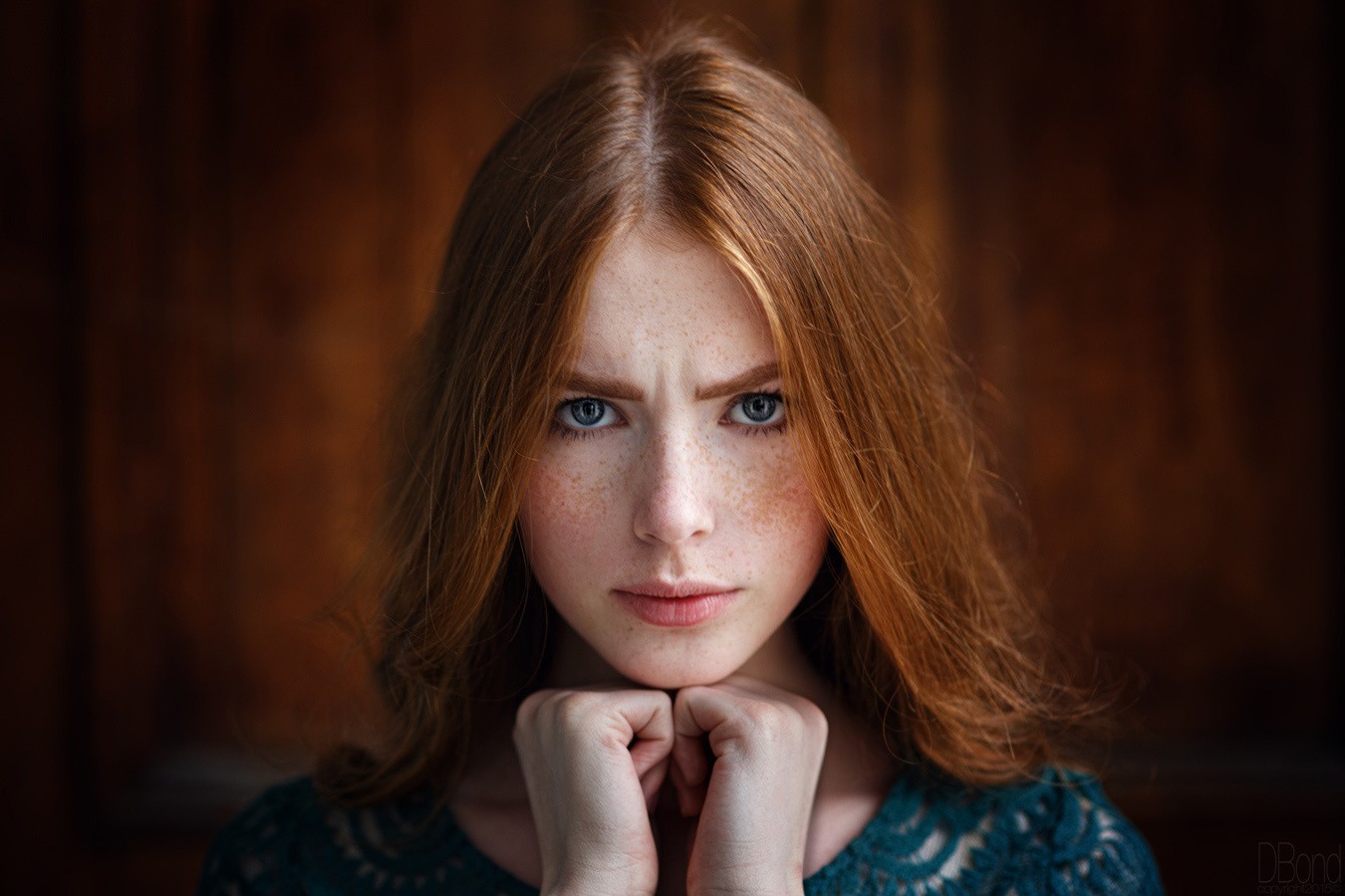 Women Model Looking At Viewer Face Portrait Long Hair Redhead Simple Background Freckles Straight Ha 1350x900