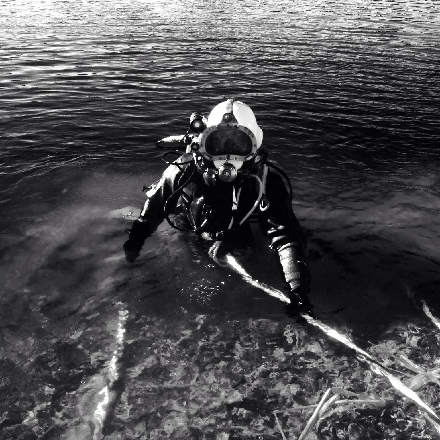 Monochrome Divers Water Outdoors 1536x1536