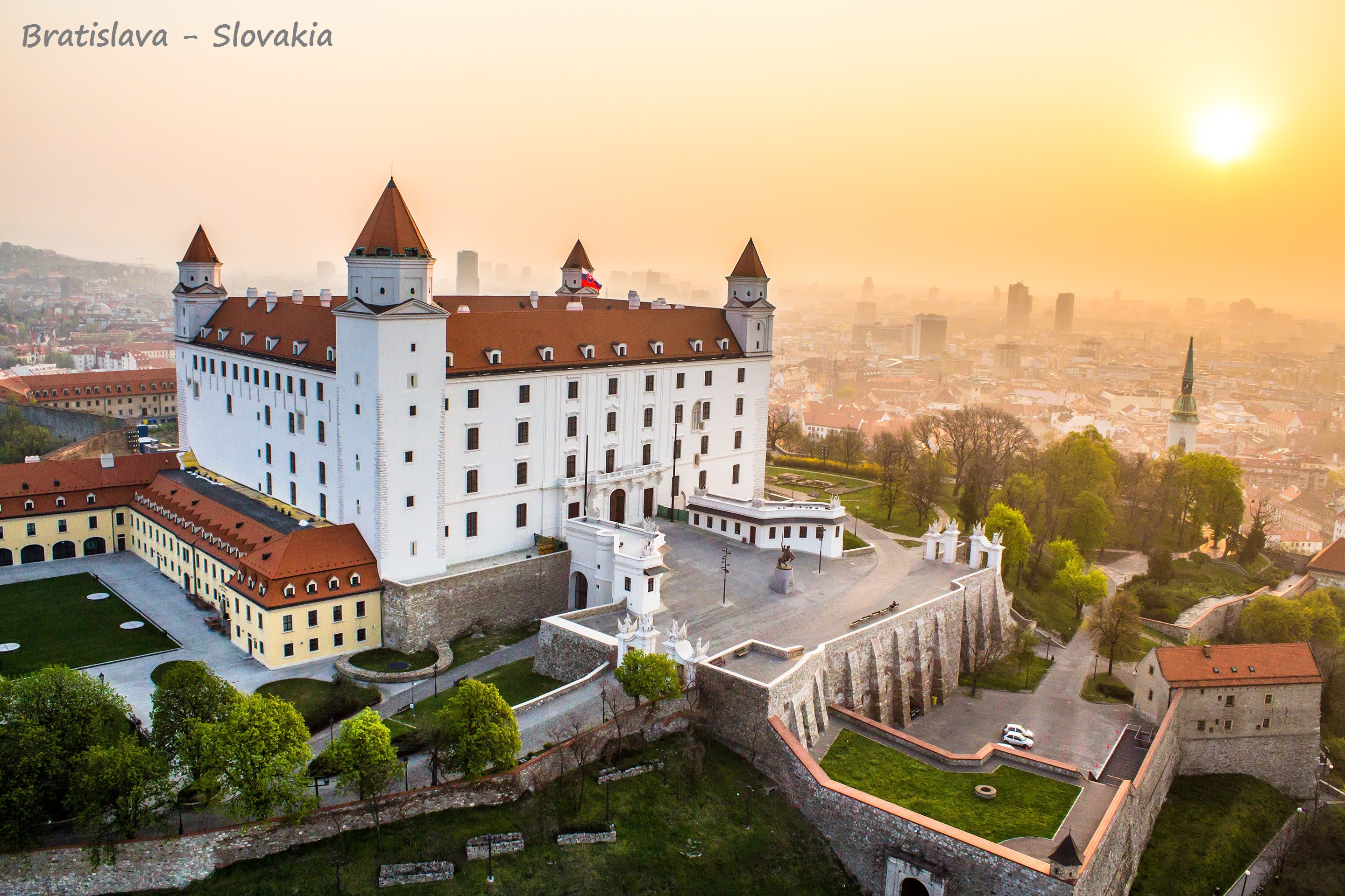 Building Slovakia Bratislava City Castle Flag 2880x1920