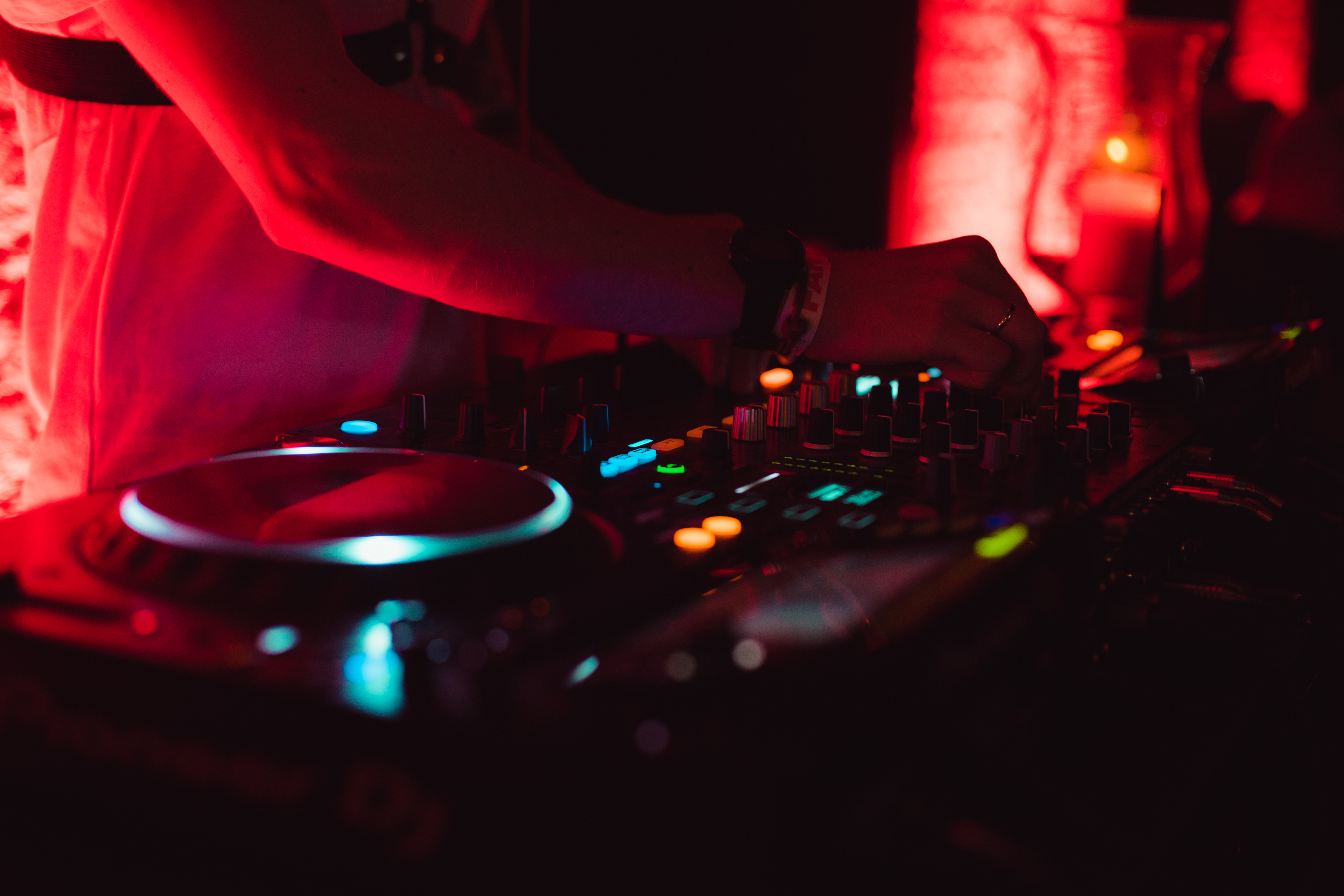 DJ Red Mixing Consoles Sound Mixers Dark 6000x4000