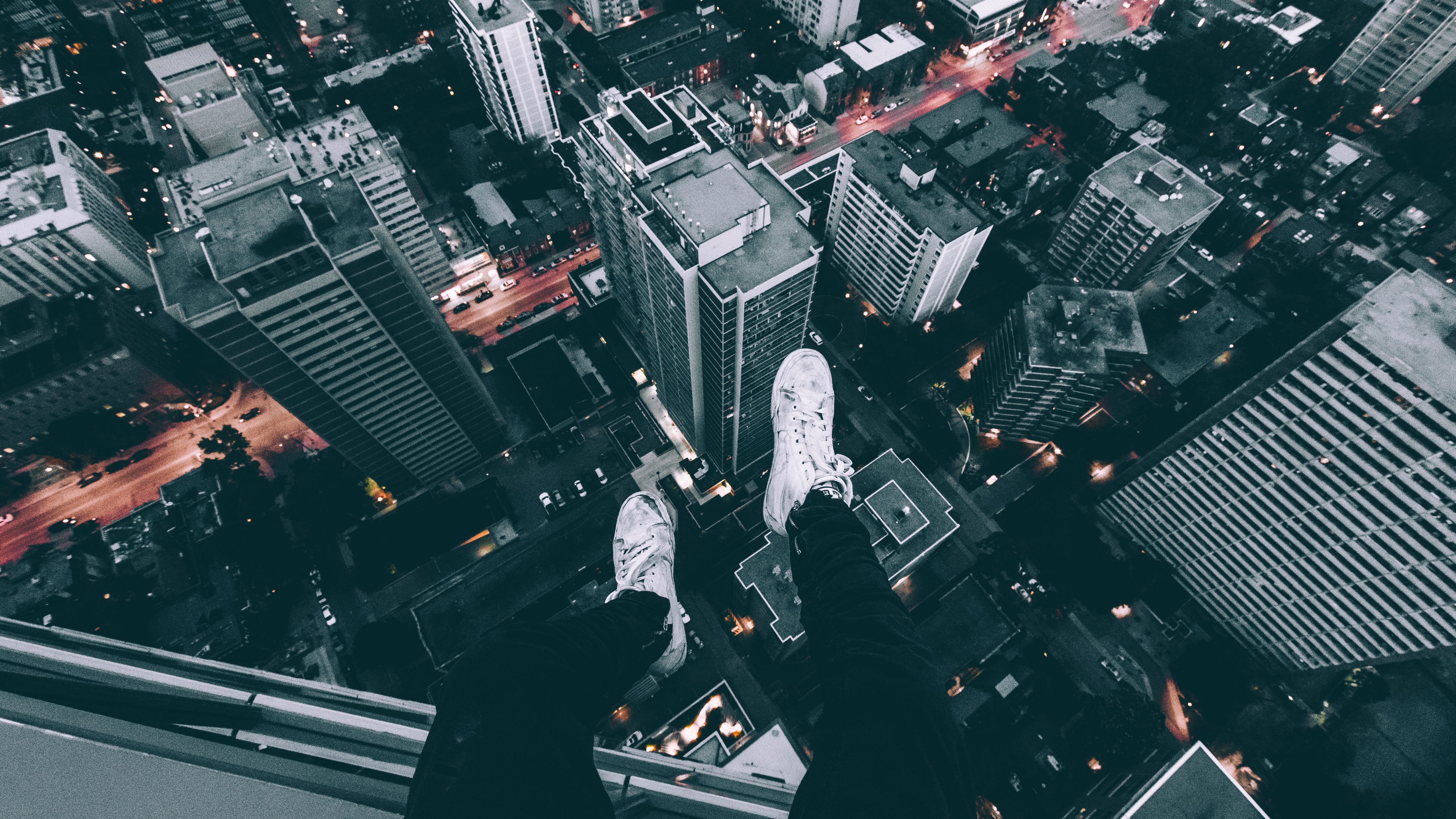 Legs Legs Hanging Cityscape Rooftopping Gray 3840x2160