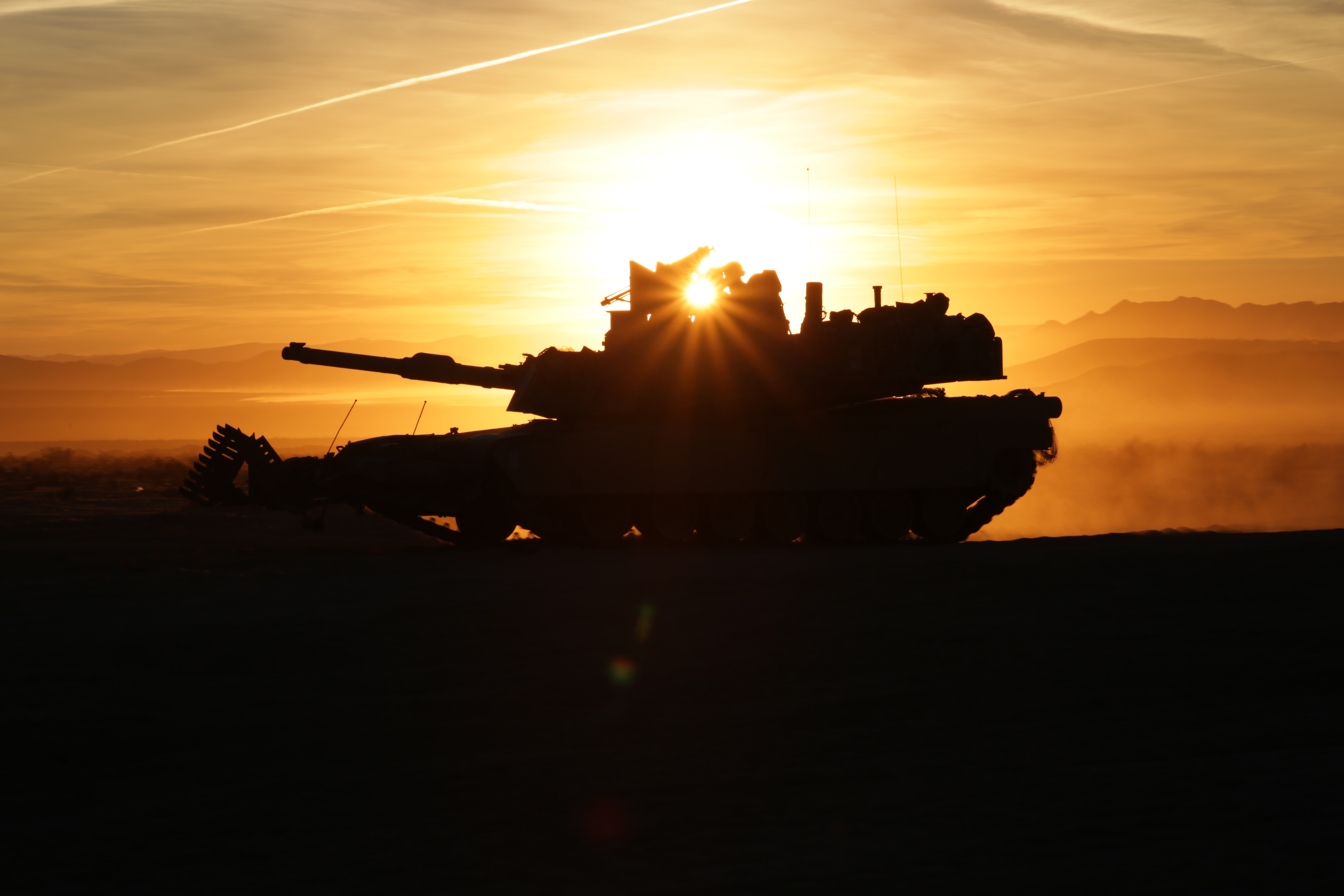 M1 Abrams Tank Silhouette Sunrise Sunbeam 5760x3840