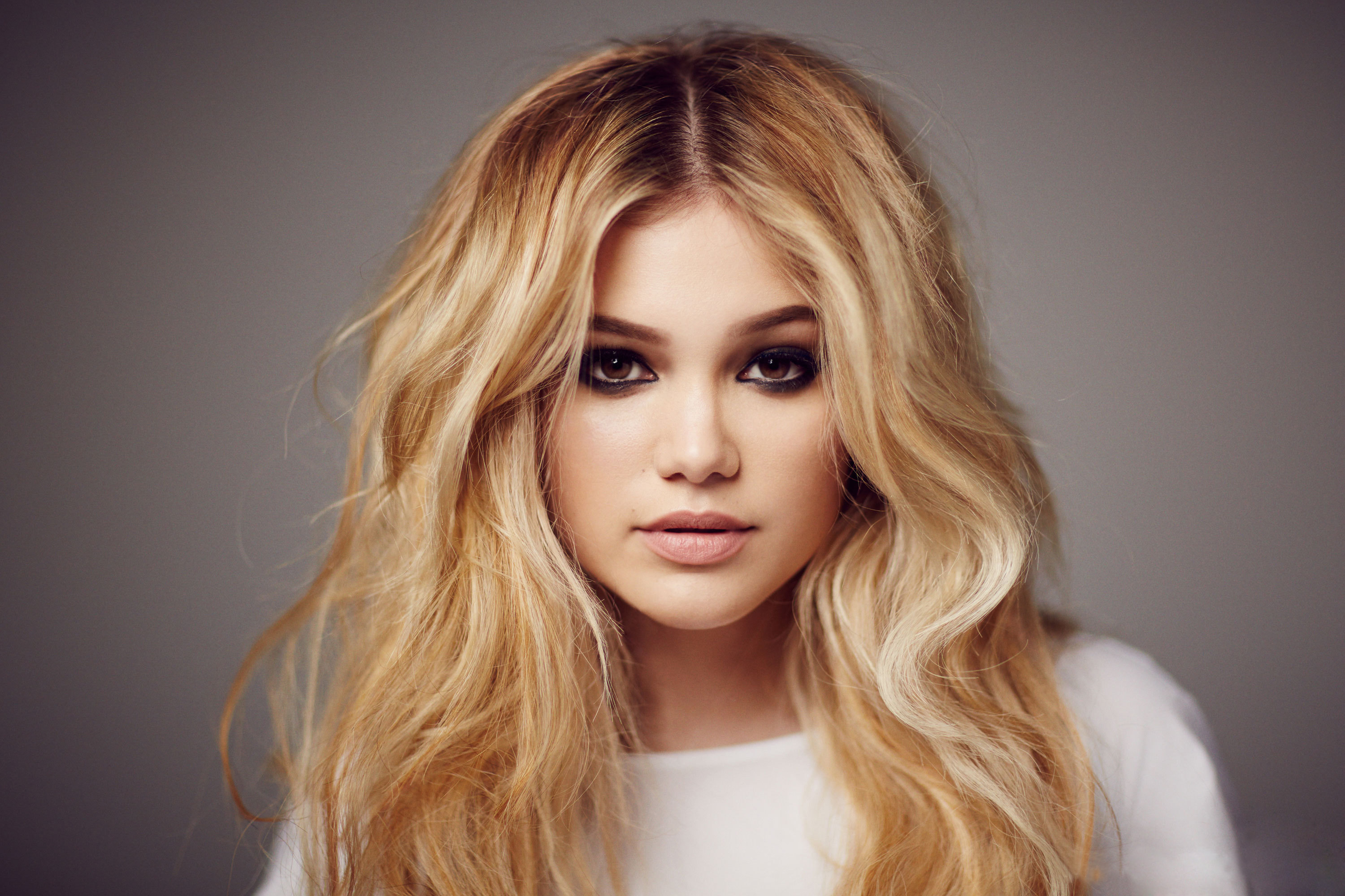 Olivia Holt Blonde Actress Long Hair Gradient Simple Background 3000x2000