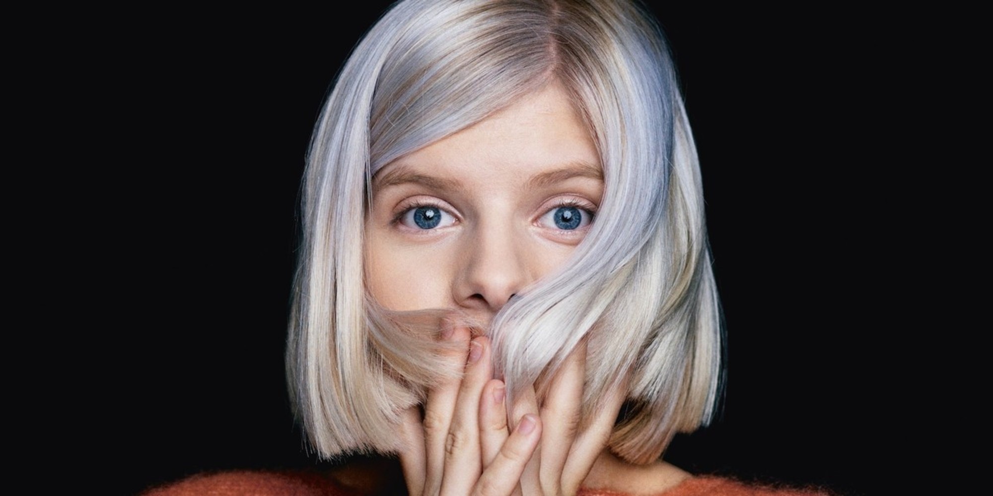 Women Aurora Aksnes Musician Singer White Hair Short Hair Looking At Viewer Blue Eyes Hair In Face N 2000x1000