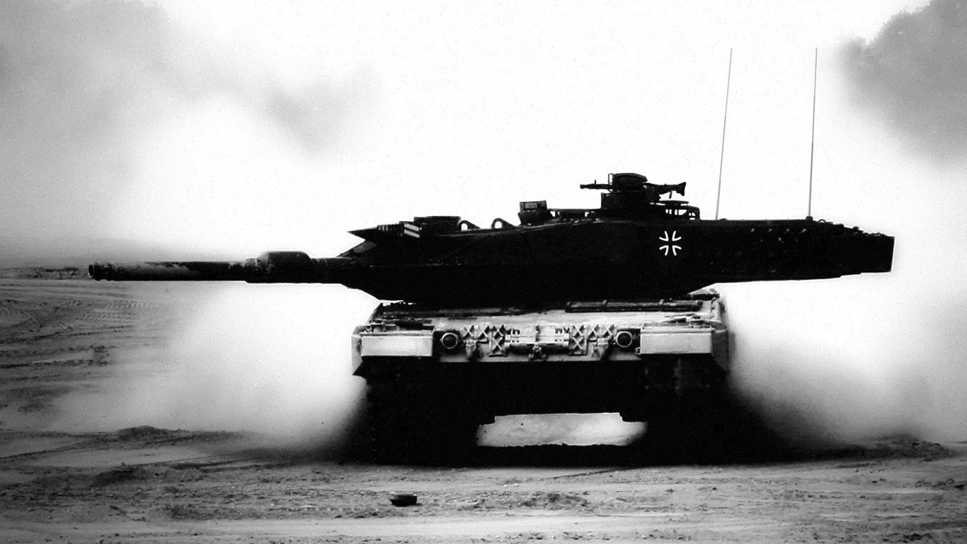 Military Leopard 2 1366x768