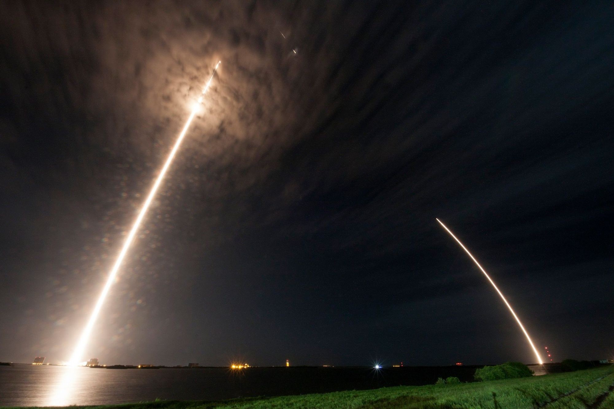 Photography SpaceX Night 2000x1333