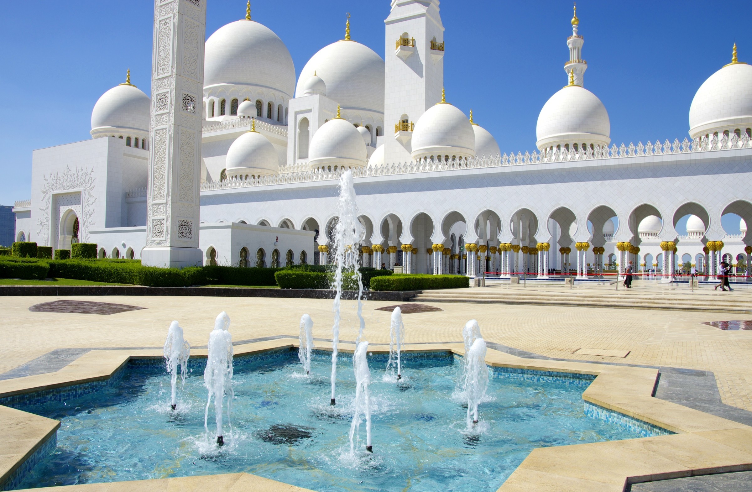 Sheikh Zayed Grand Mosque Abu Dhabi United Arab Emirates Fountain 2400x1570