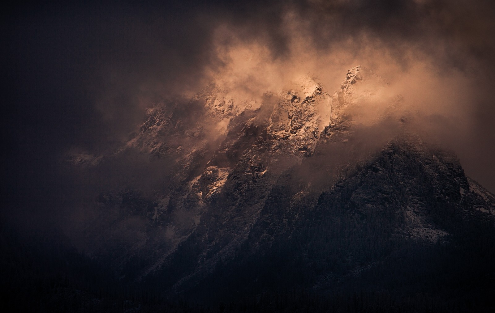 Nature Landscape Photography Mountains Snowy Peak Sunlight Clouds Summit 1600x1013