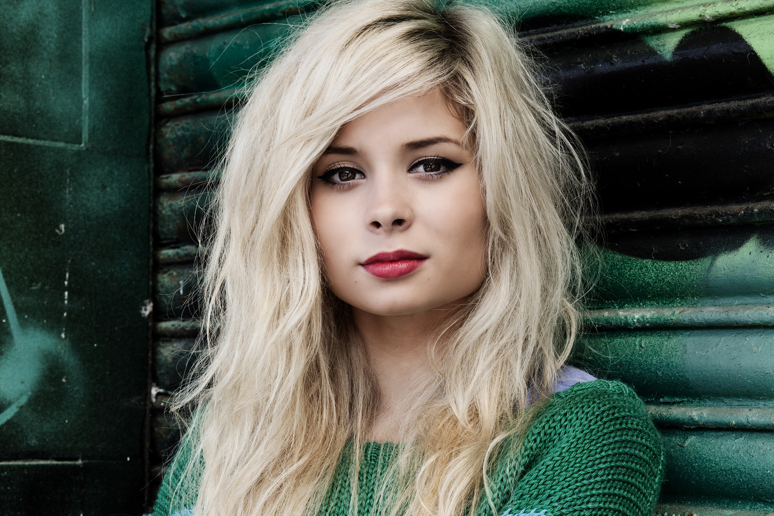 Nina Nesbitt Women Singer Blonde Long Hair Scottish Women Outdoors Urban Graffiti 2500x1667