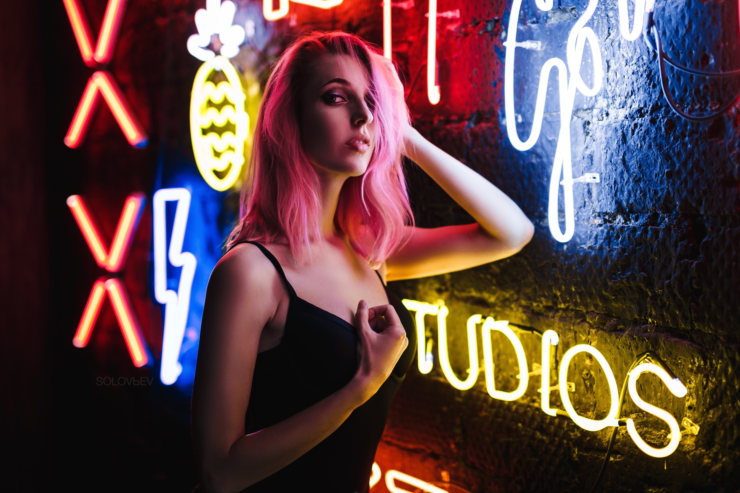 Women Artem Solov Ev Neon Pink Hair Portrait Dyed Hair Nastya Solovyeva 2560x1707