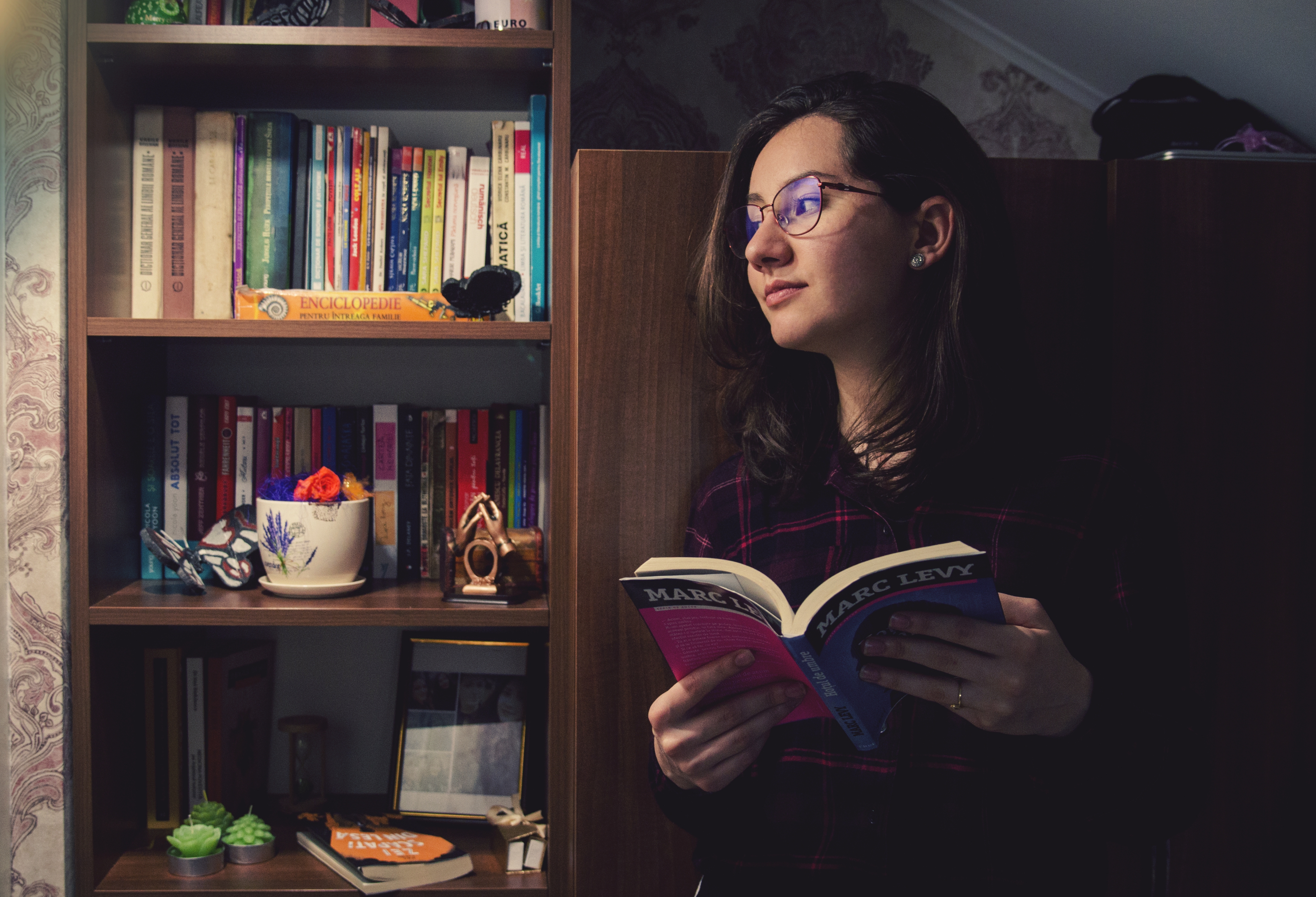 Bookstore Glasses Photography Reading Romanian 4002x2729