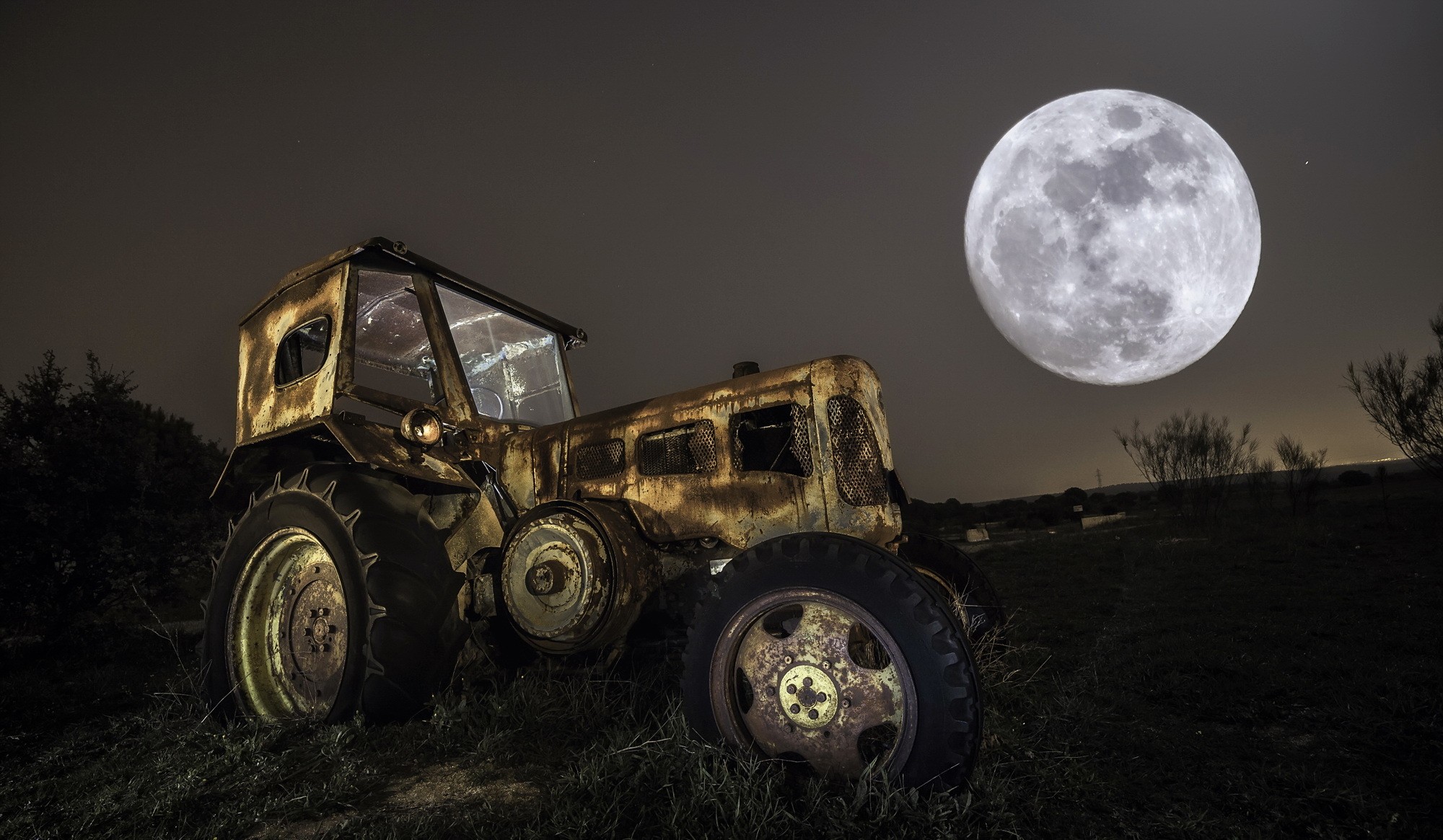 Moon Night Tractors Vehicle Heavy Equipment 2000x1165