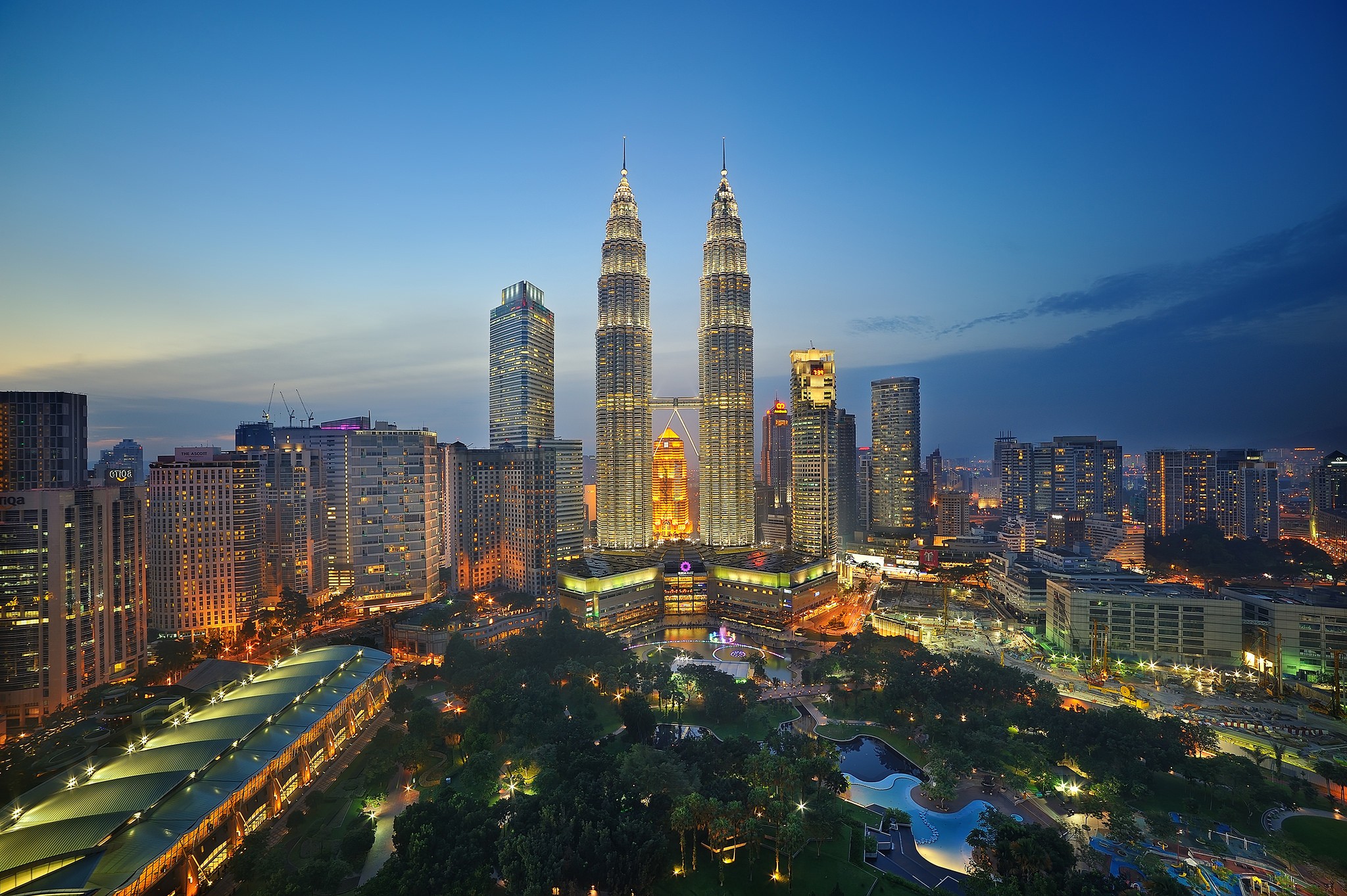 Cityscape Skyscraper Kuala Lumpur Malaysia Petronas Towers 2048x1363