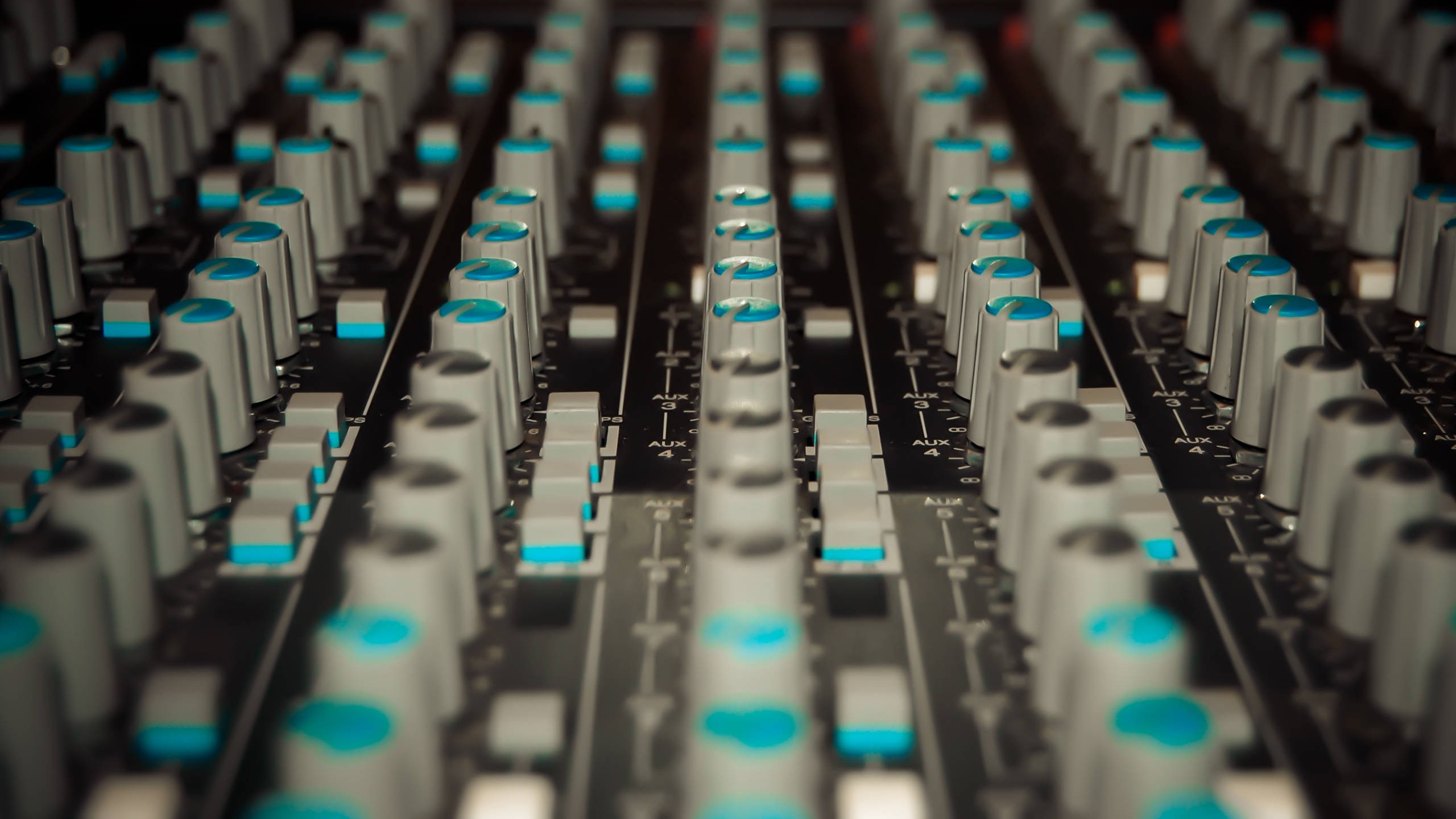 Mixing Consoles Technology Numbers 2560x1440