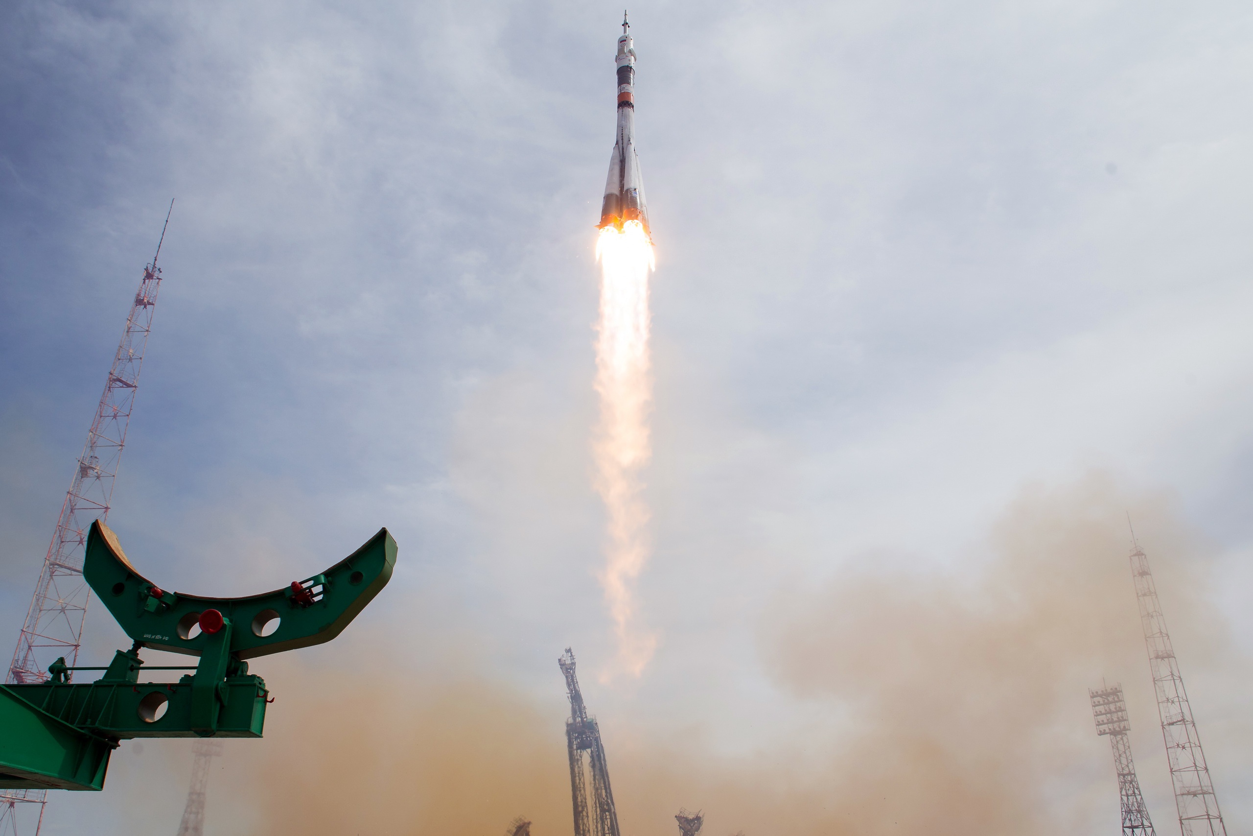 Baikonur Cosmodrome Rocket Vehicle Sky Low Angle 2560x1707