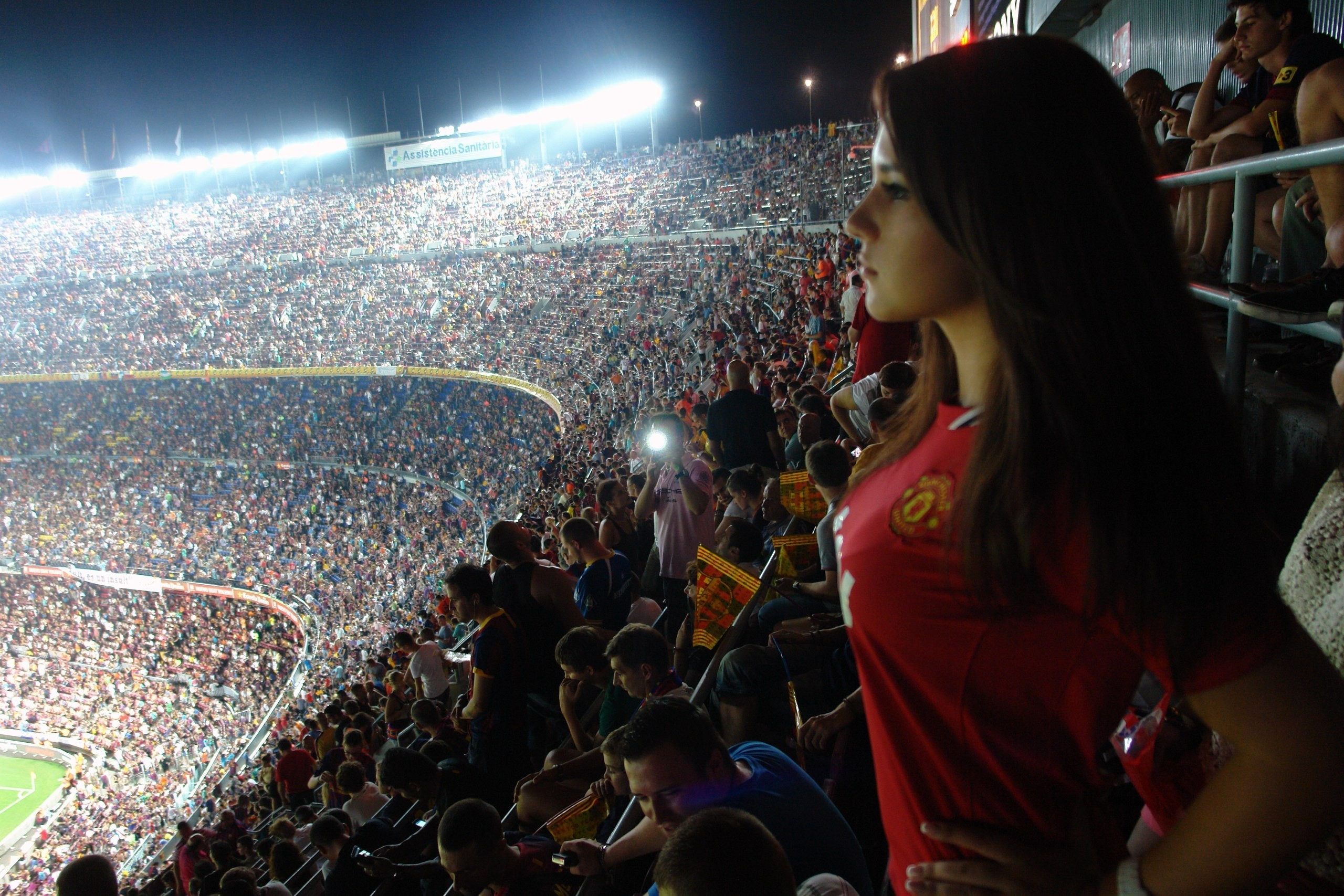 Sports Soccer Manchester United Camp Nou Stadium Brunette Women Fans Soccer Girls 2560x1707