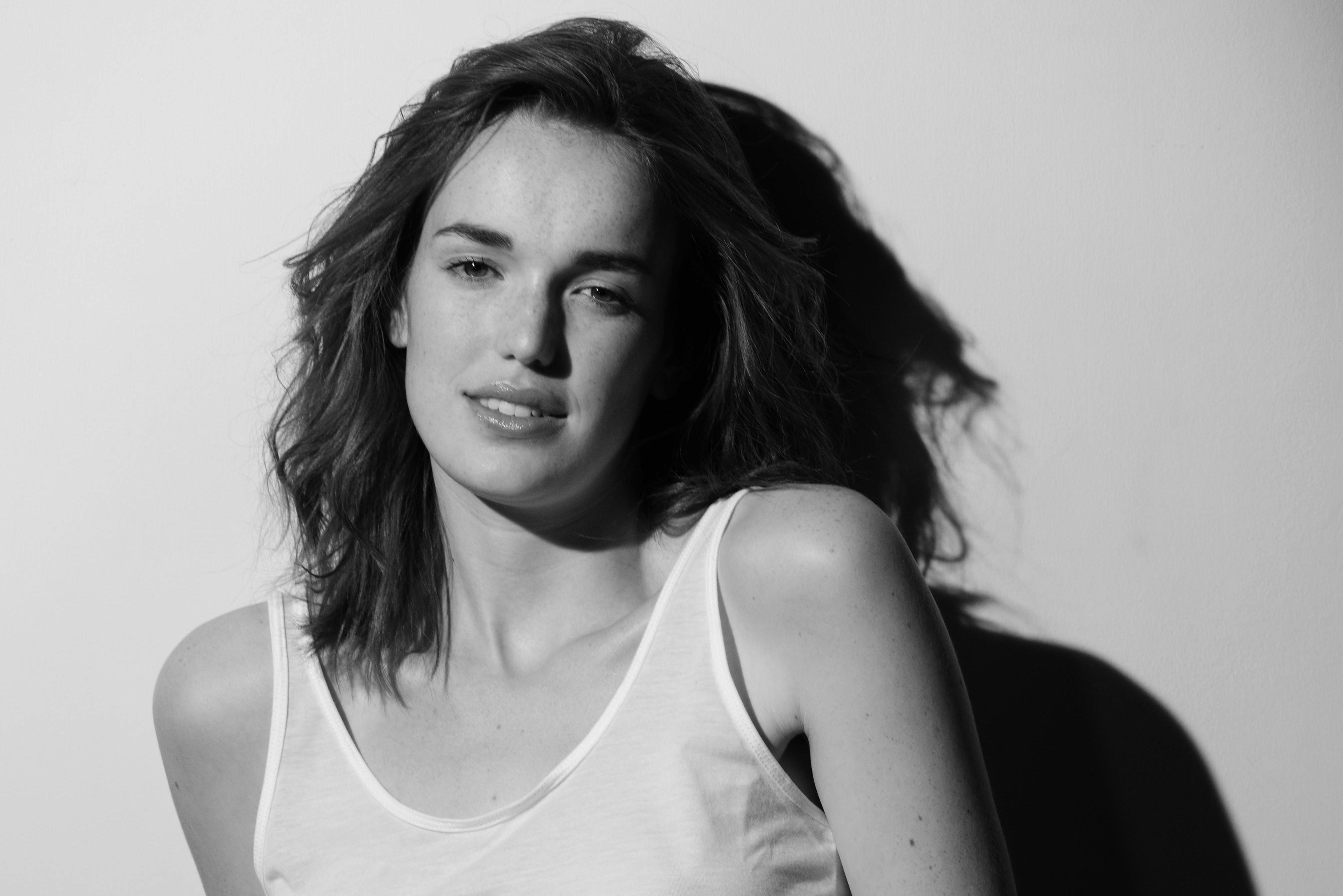 Elizabeth Henstridge Monochrome 4027x2687