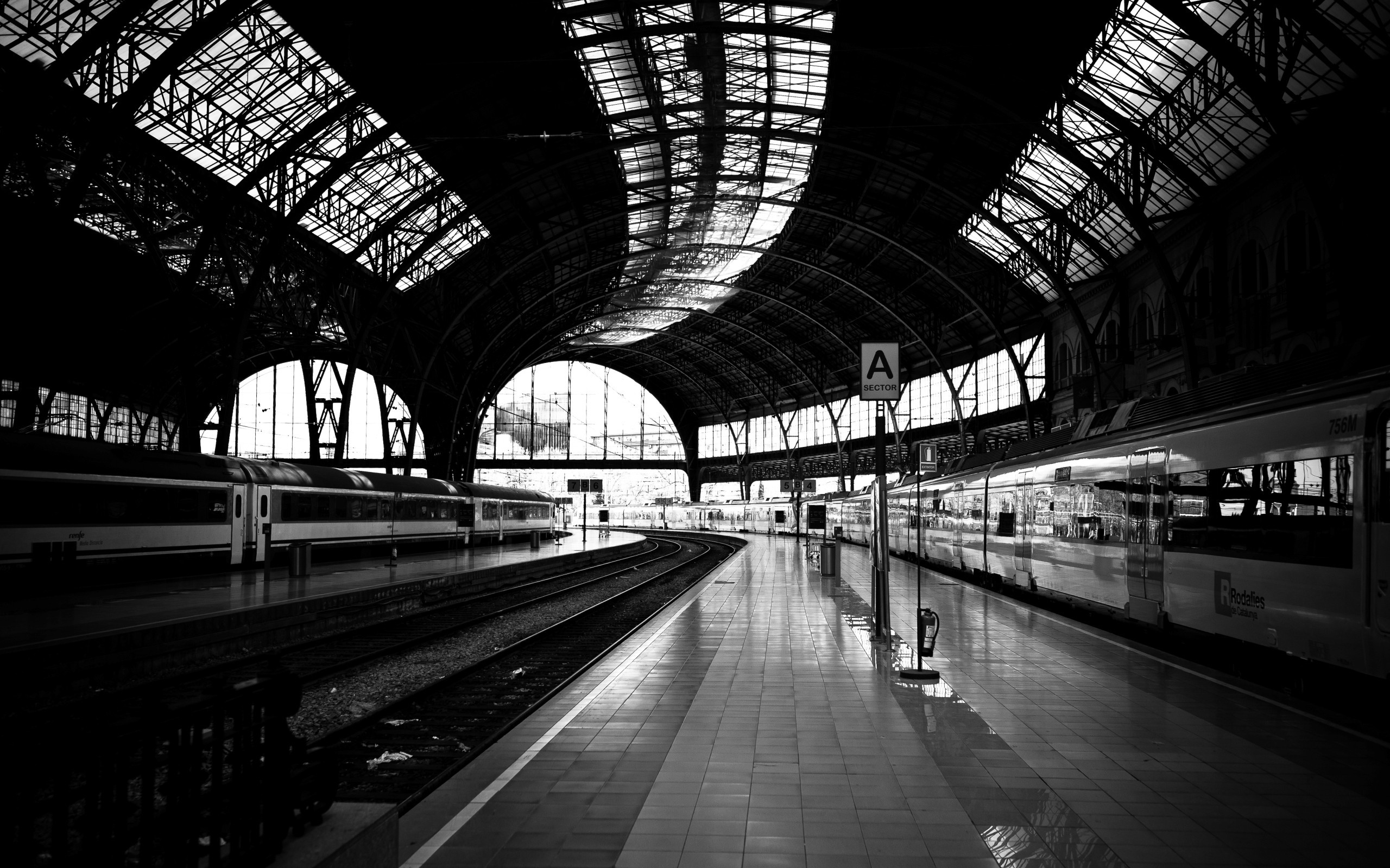 Train Train Station Barcelona Monochrome Railway 2560x1600