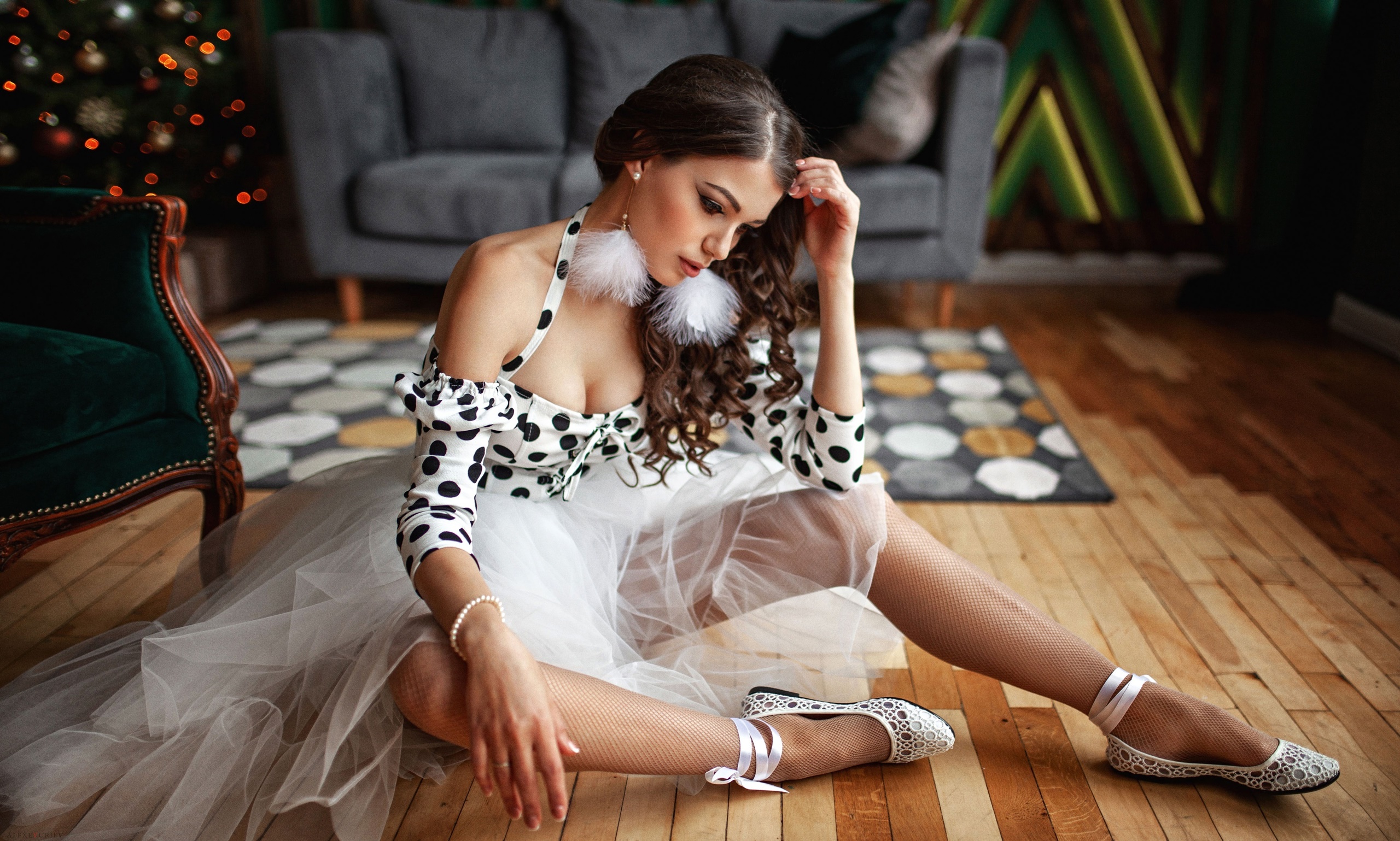 Alexey Yuryev Women Model Sitting On The Floor Women Indoors 2560x1539