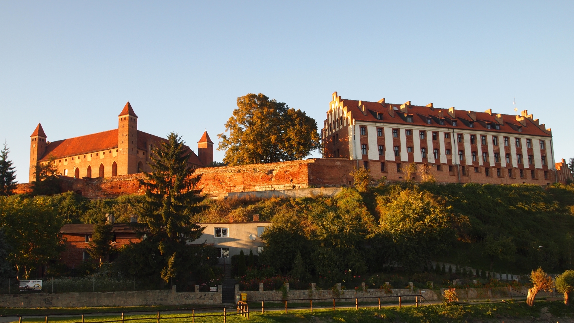 Man Made Gniew Castle 1920x1080