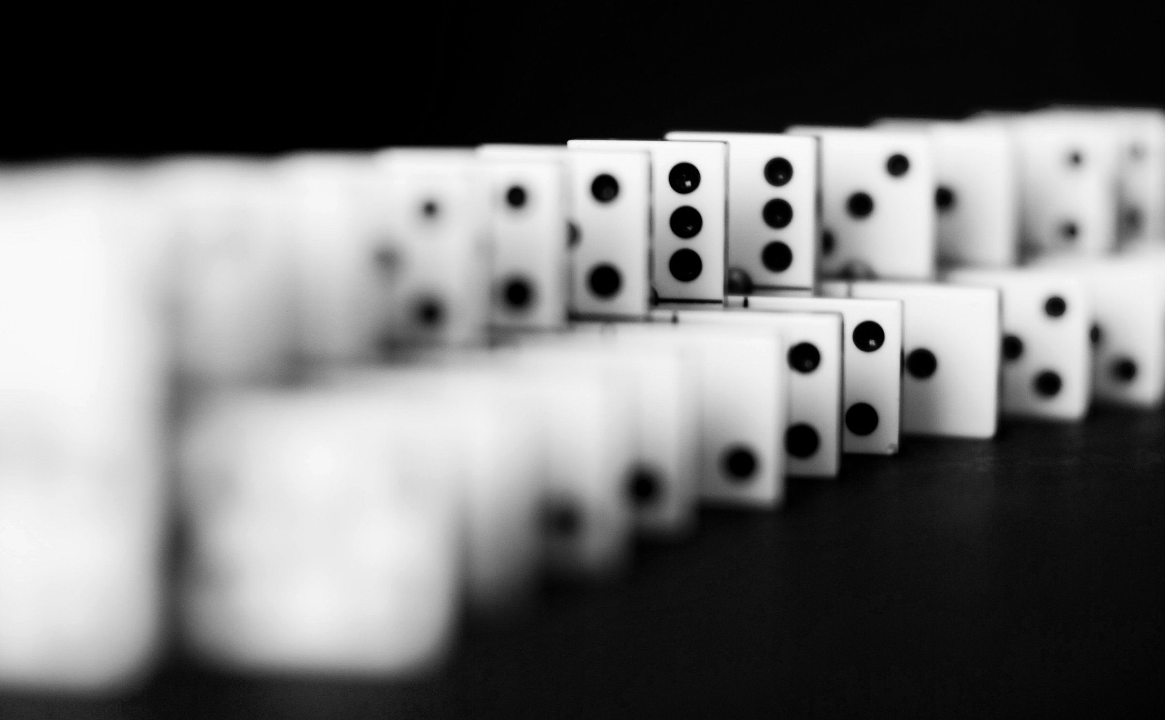 Game Dominos 2401x1484