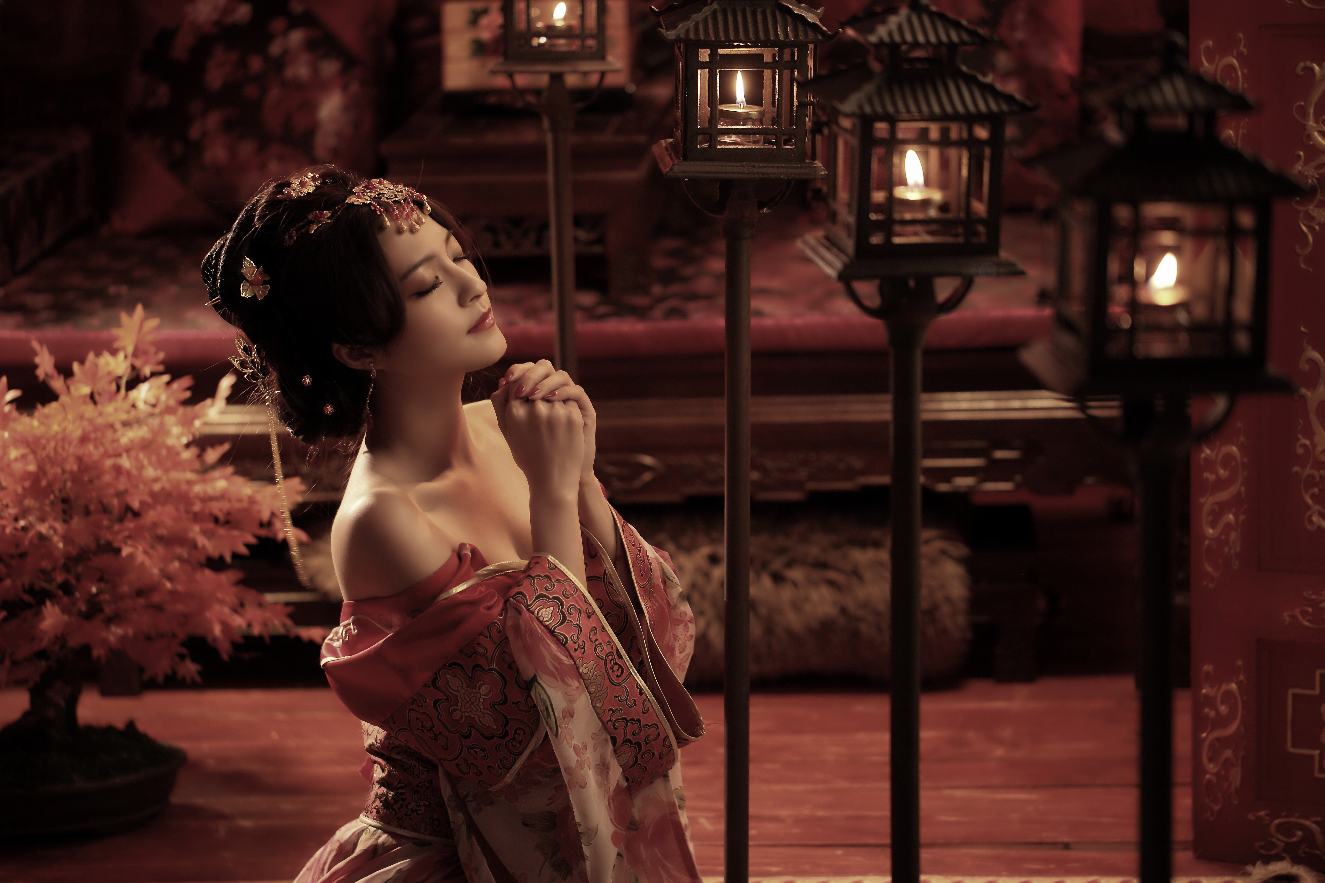 Woman Asian Lantern Candle National Dress 5616x3744