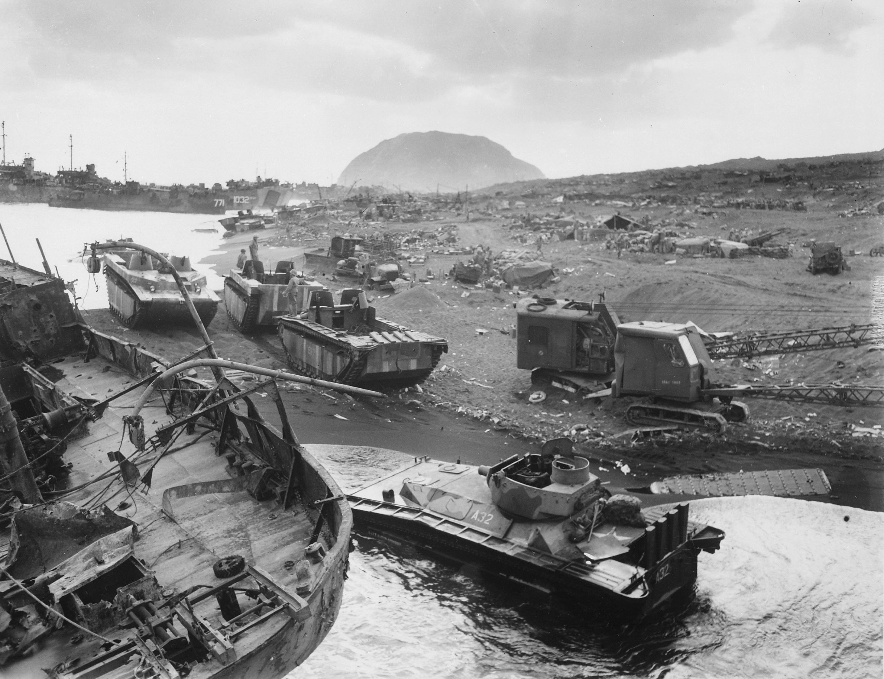 Monochrome World War Ii Iwo Jima Tank Battleships 2925x2247