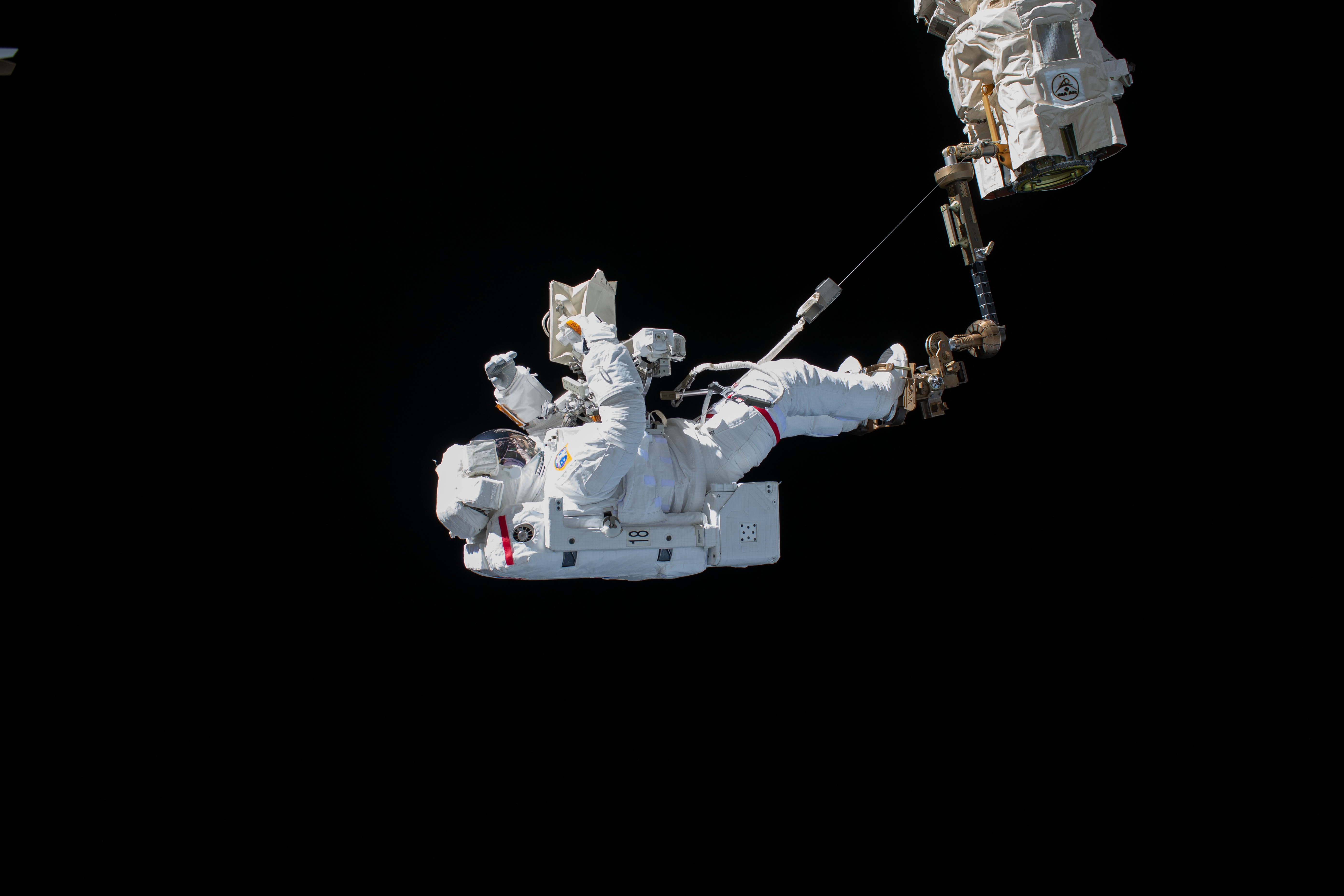 Luca Parmitano ESA NASA Canadarm2 Astronaut Spacesuit Space 5568x3712