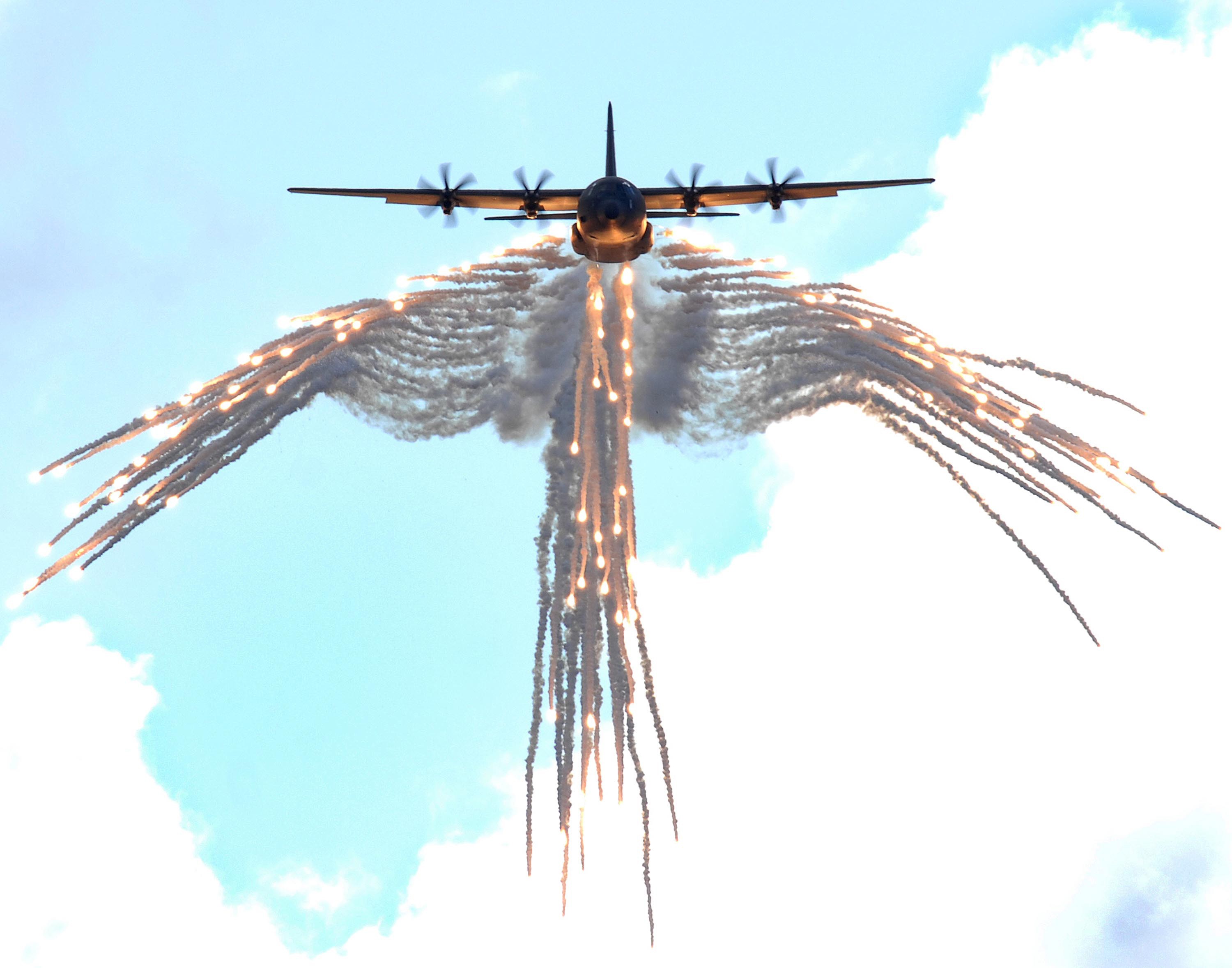 Aircraft Military Aircraft Lockheed C 130 Hercules Flares 3000x2357