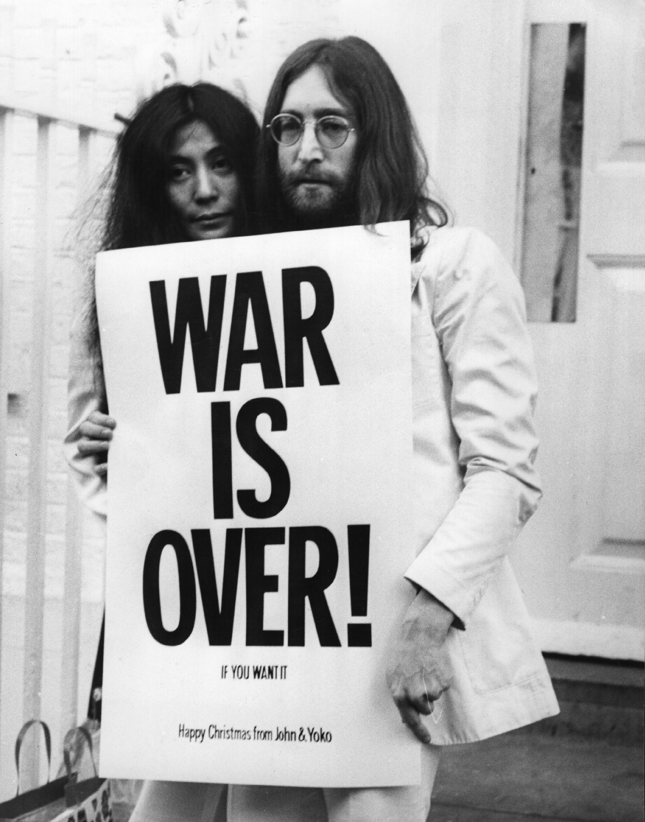 Men Women Couple Musician Singer John Lennon Yoko Ono Street Monochrome Glasses Long Hair Beards Pea 2191x2791