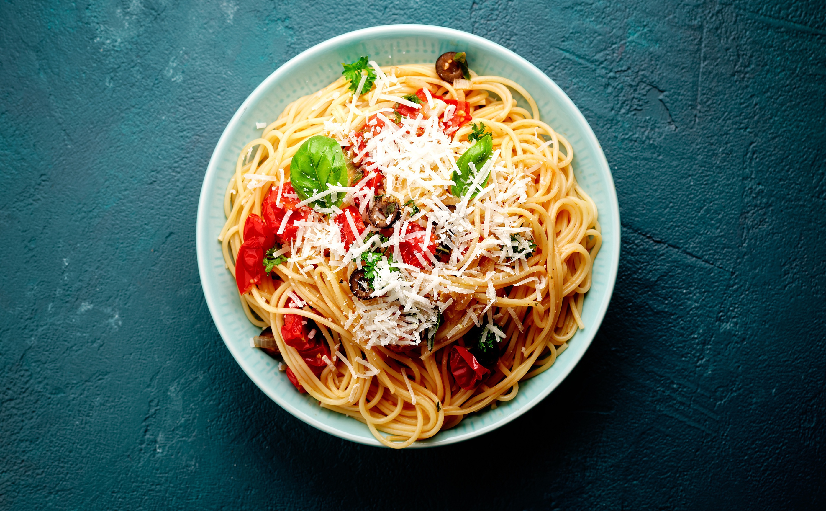 Noodles Food Cheese Pasta Spaghetti Tomatoes Basil Olives Bowls 2800x1731