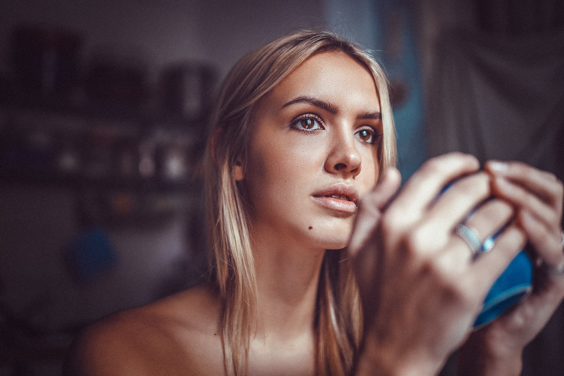 Women Model Lennart Bader Blonde Brown Eyes Looking Away Bare Shoulders Cup Carolina Lavinia 1800x1200