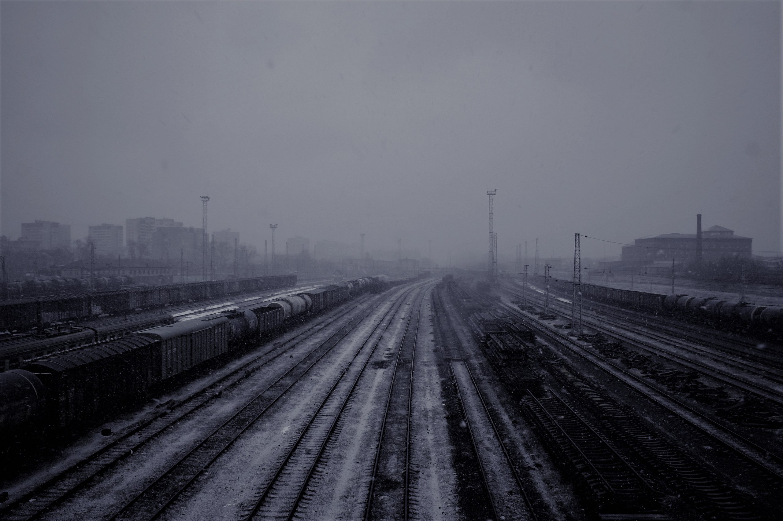 Train Winter Mist Loneliness Russia Railway City House Faded Morning 2560x1706