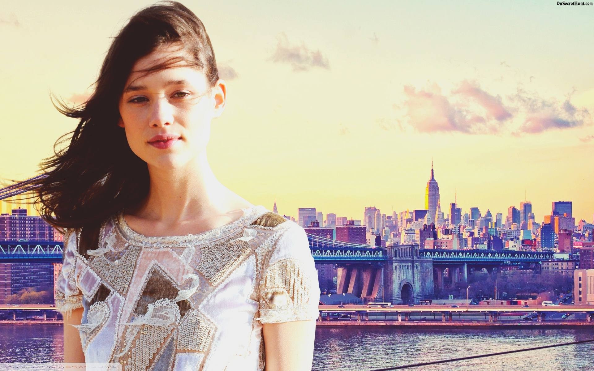 Women Astrid Berges Frisbey Skyline Colorful Windy Brunette Celebrity Actress Empire State Building 1920x1200