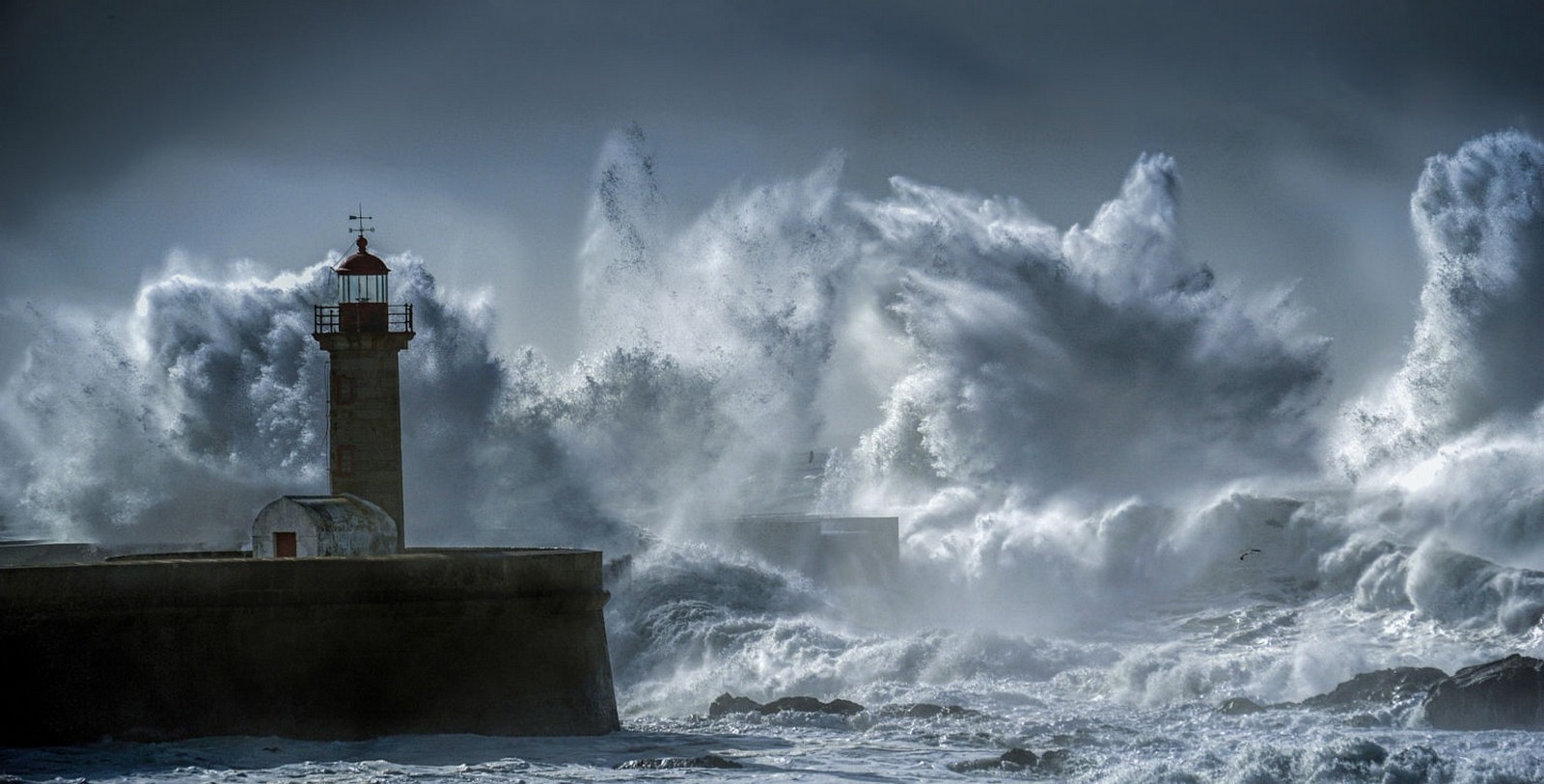 Photography Nature Landscape Lighthouse Heavy Waves Wind Portugal 1600x813