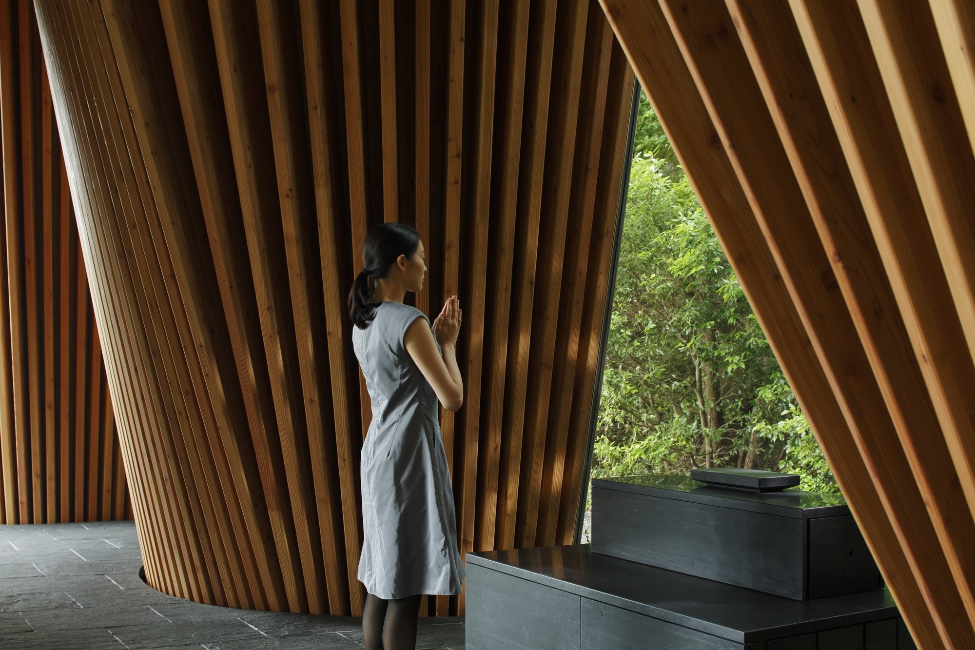 Wood Wooden Surface Church Japan Interior Sunlight Trees Women Asian Dark Hair Dress Praying Closed  2000x1333