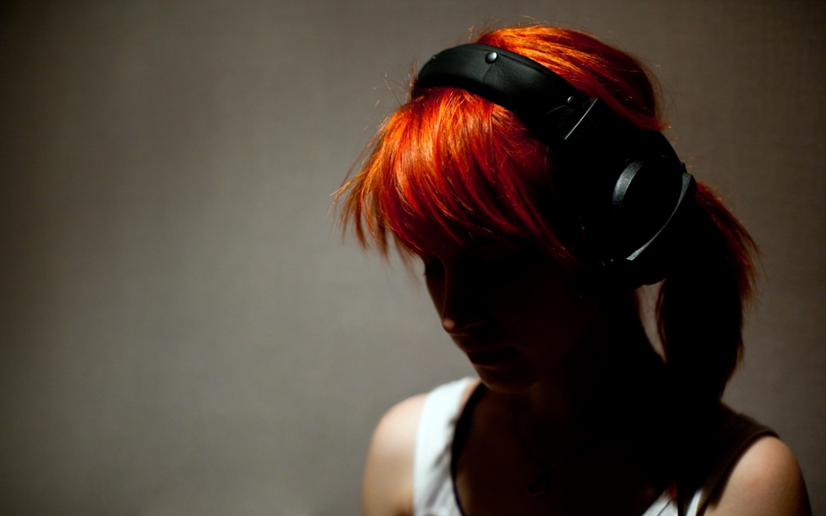 Hayley Williams Redhead Headphones Women Beyerdynamic Paramore 1680x1050