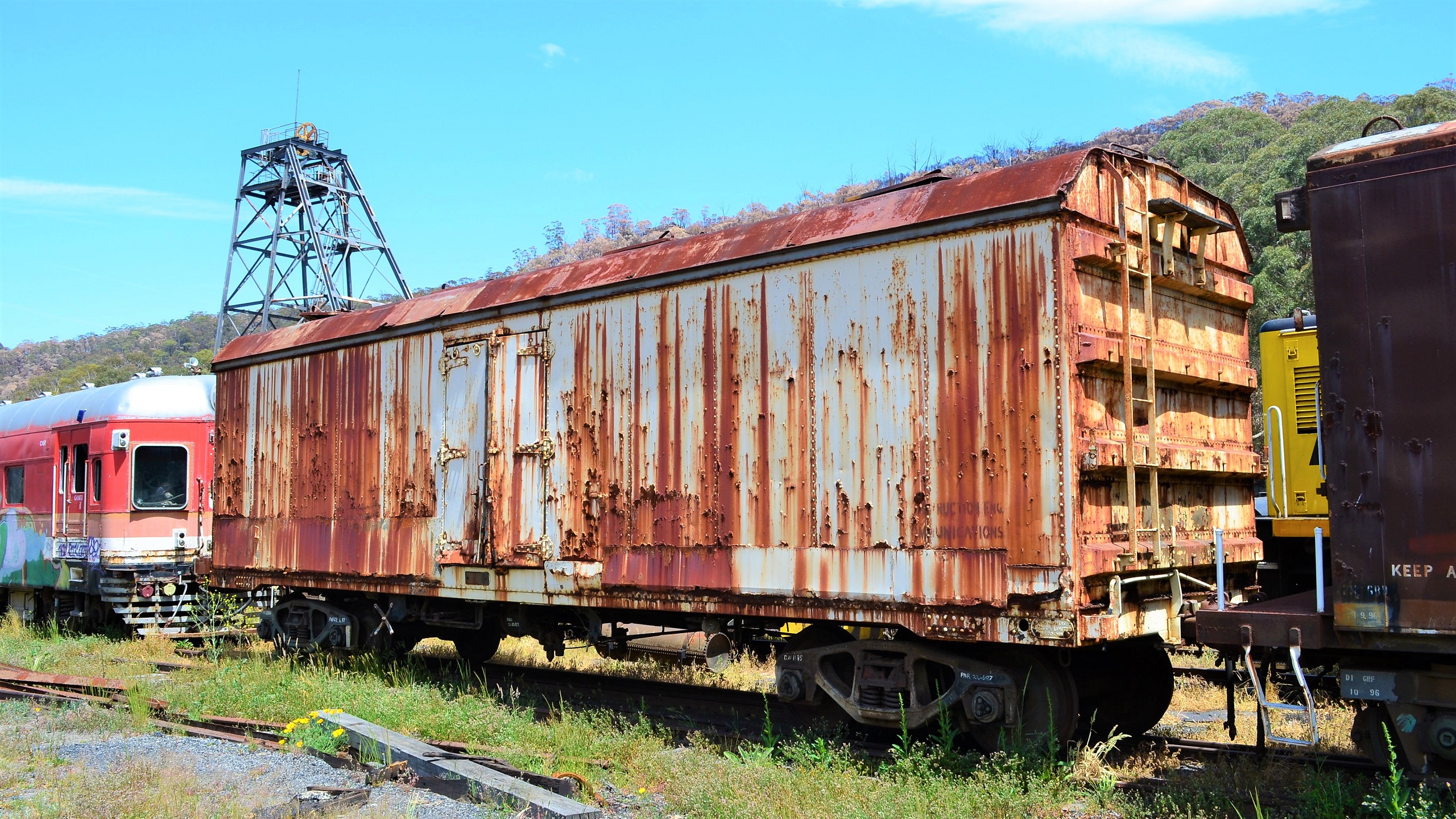 Train Vehicle Wagon Lithgow Australia Old Rust Boxcar Freight Wagon 2560x1440