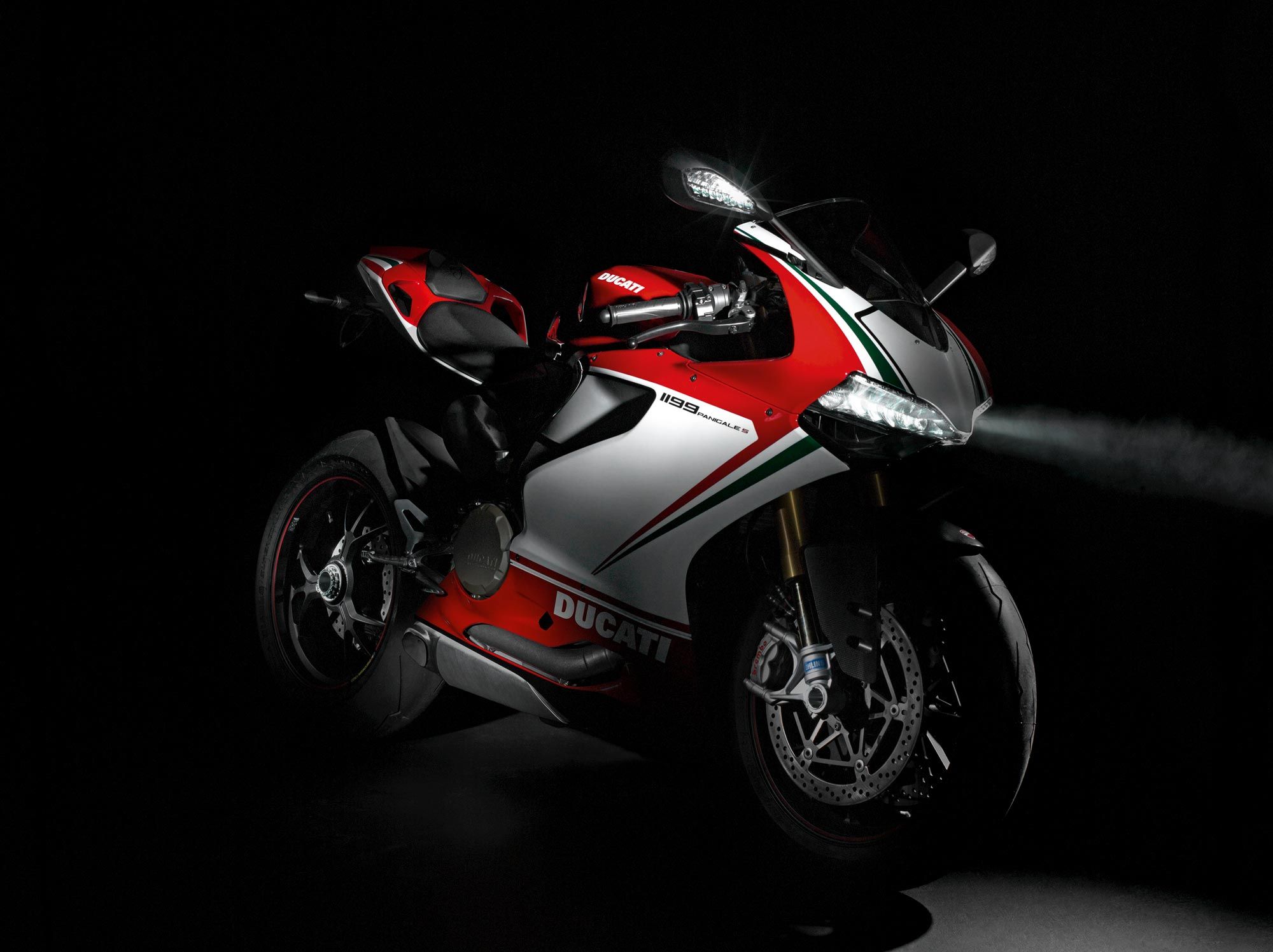 Motorcycle Ducati 1199 Panigale 2000x1497