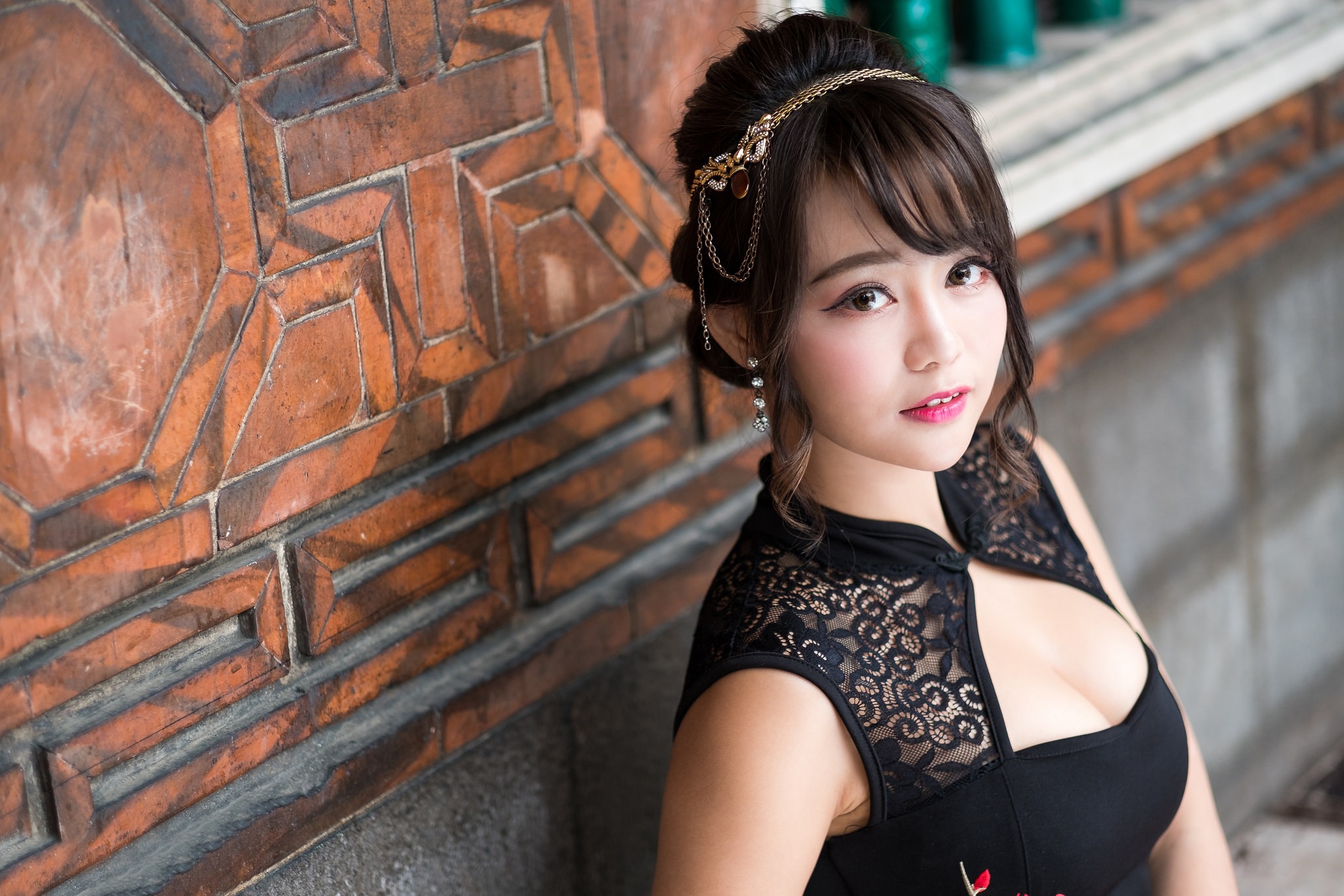 Model Women Asian Sun Hui Tong Hair Ornament 2048x1366