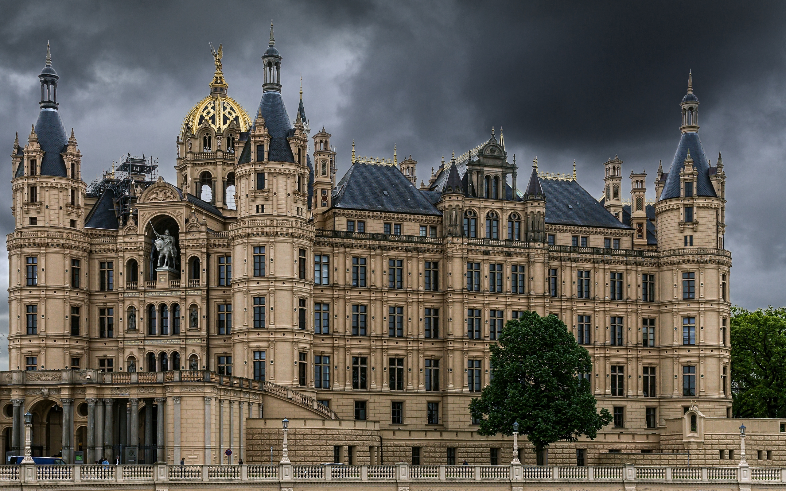 Man Made Schwerin Palace 2560x1600