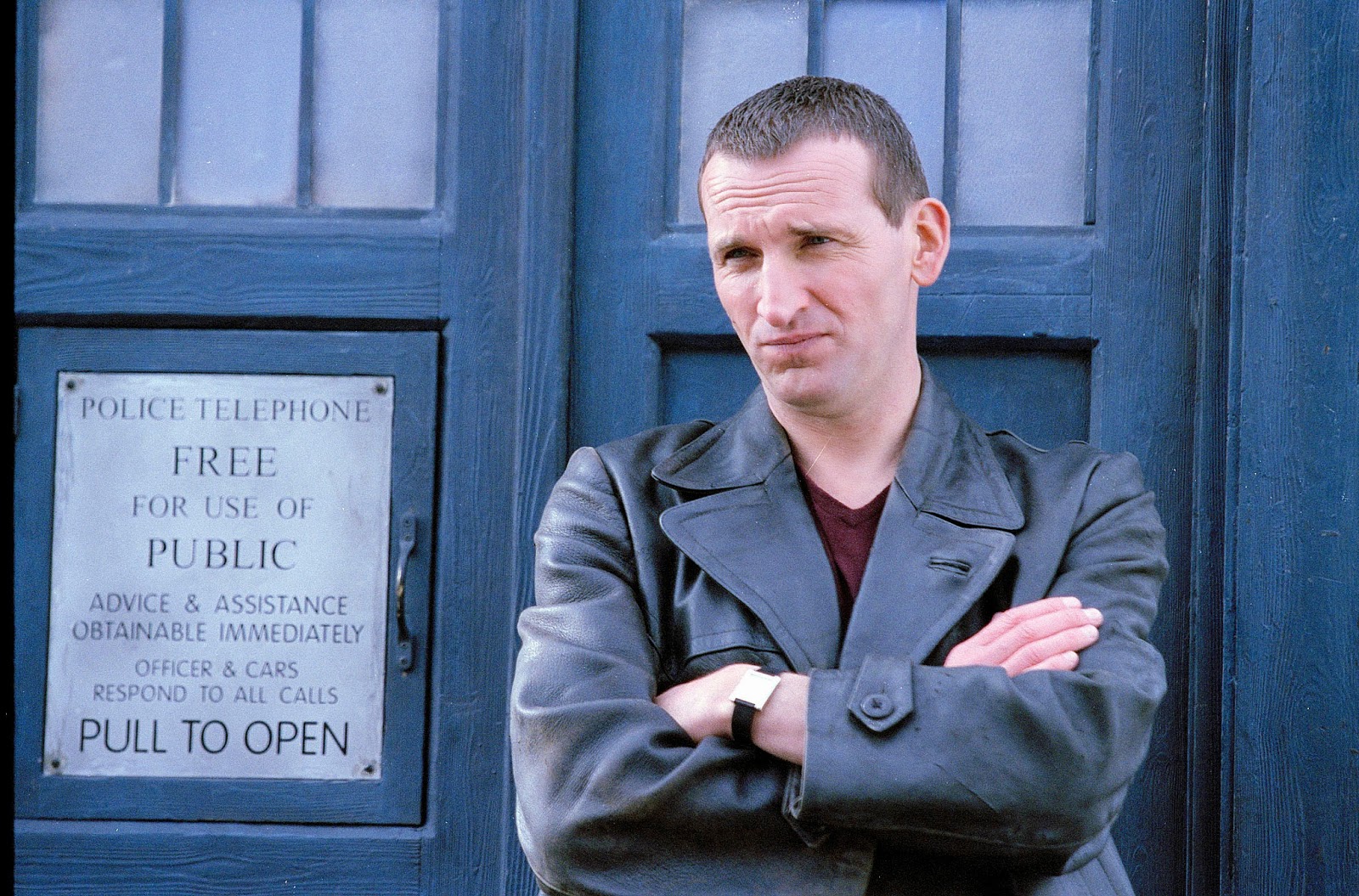 Doctor Who TARDiS Tv Series TV Arms Crossed Christopher Eccleston 1600x1055