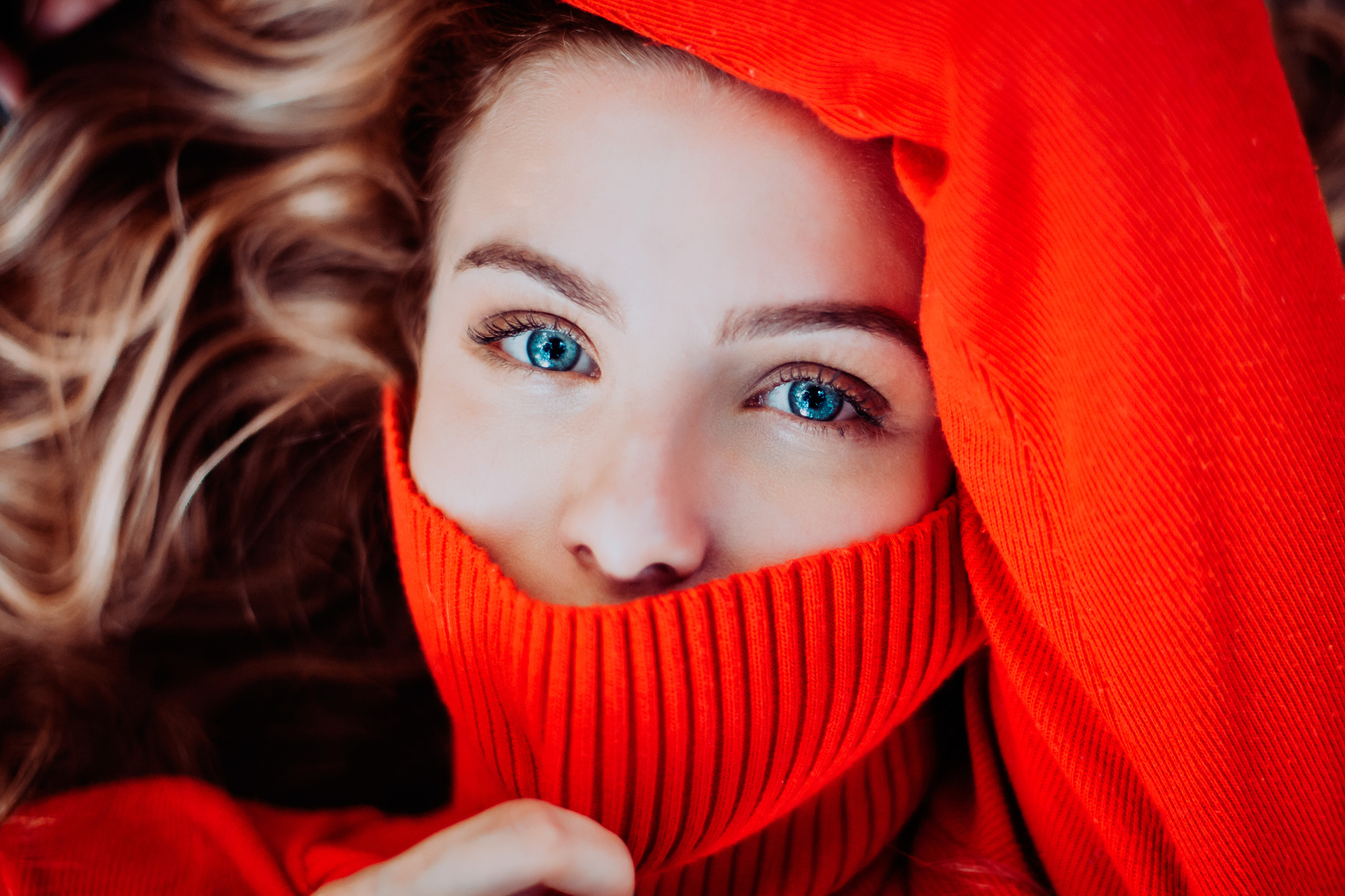 Women Model Looking At Viewer Portrait Blonde Sweater Turtlenecks Eyes Blue Eyes Face Nose Bokeh Red 2560x1706